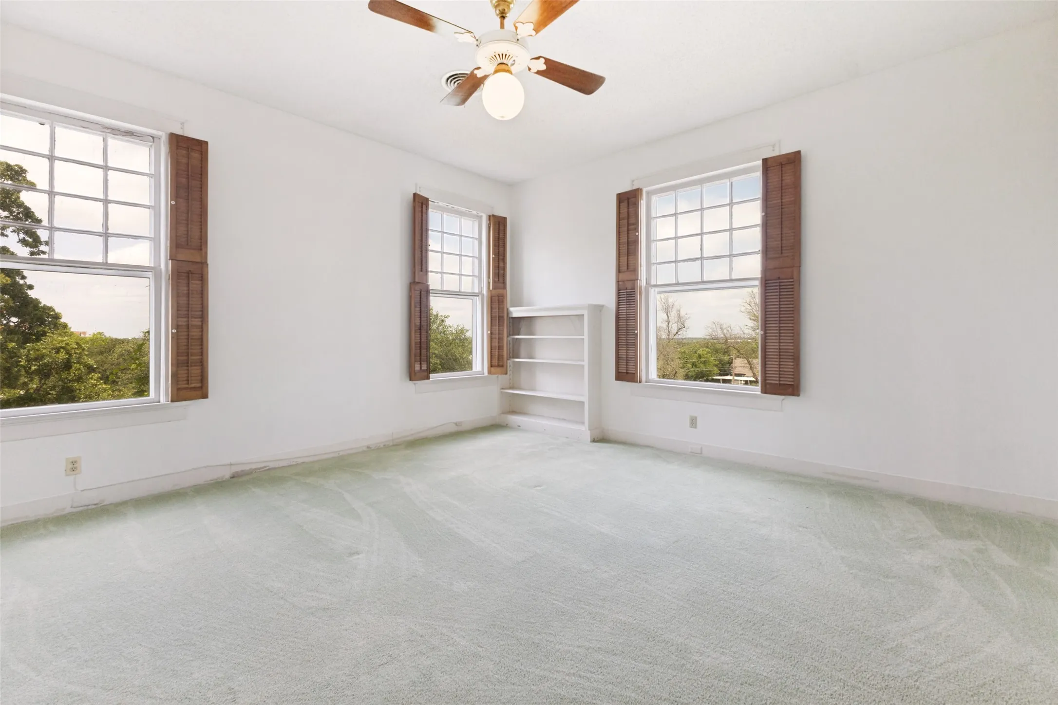 Single Family Residence For Sale in Eastland County , 515 S Lamar Street, Eastland, Texas 76448, 5 Bedroom, 4 Bathroom, Garage spaces, 5,387 Sqft, built in 1918, mls#21313254, Real Estate Agent in Eastland, Homes For Sale in Eastland county, Homes For Sale in Eastland, Realtor in Eastland Texas, Real Estate Brokerage Independent Realty Texas, Luminita Cordes Realtor