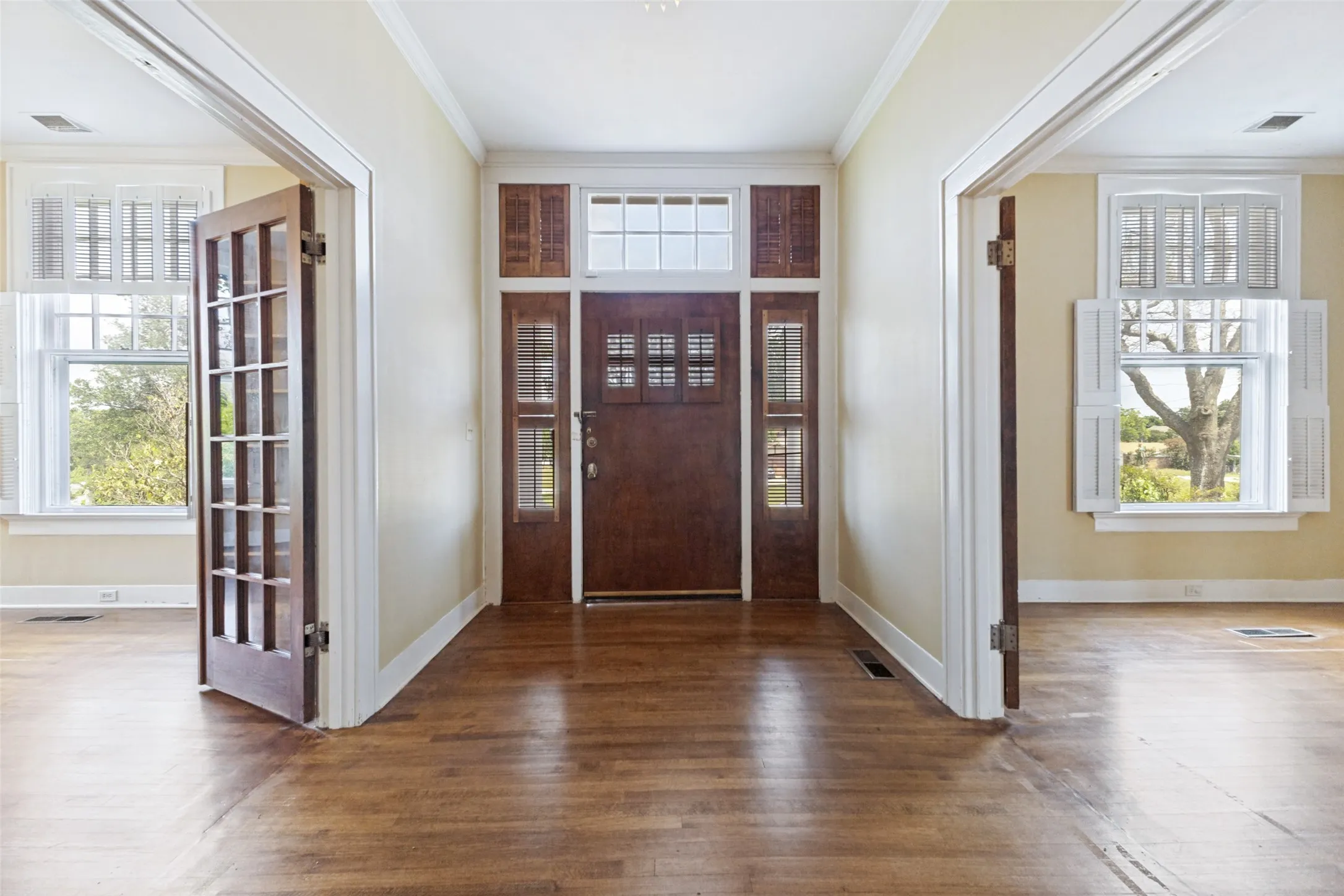 Single Family Residence For Sale in Eastland County , 515 S Lamar Street, Eastland, Texas 76448, 5 Bedroom, 4 Bathroom, Garage spaces, 5,387 Sqft, built in 1918, mls#21313254, Real Estate Agent in Eastland, Homes For Sale in Eastland county, Homes For Sale in Eastland, Realtor in Eastland Texas, Real Estate Brokerage Independent Realty Texas, Luminita Cordes Realtor