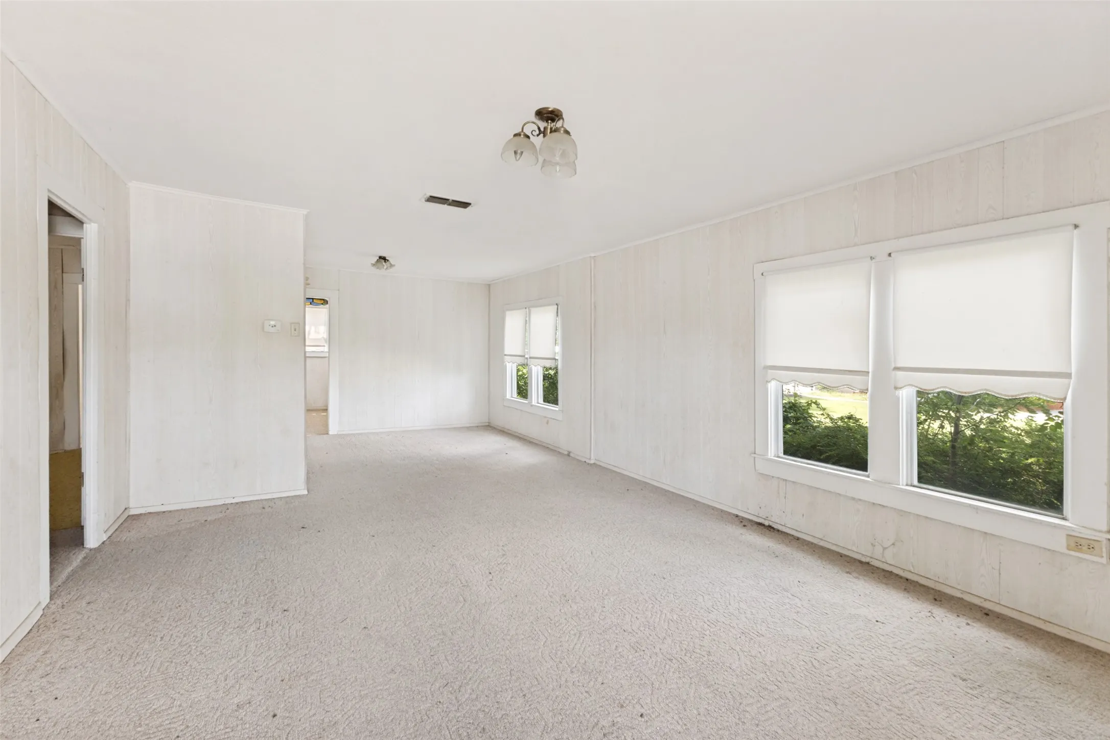 Single Family Residence For Sale in Eastland County , 515 S Lamar Street, Eastland, Texas 76448, 5 Bedroom, 4 Bathroom, Garage spaces, 5,387 Sqft, built in 1918, mls#21313254, Real Estate Agent in Eastland, Homes For Sale in Eastland county, Homes For Sale in Eastland, Realtor in Eastland Texas, Real Estate Brokerage Independent Realty Texas, Luminita Cordes Realtor