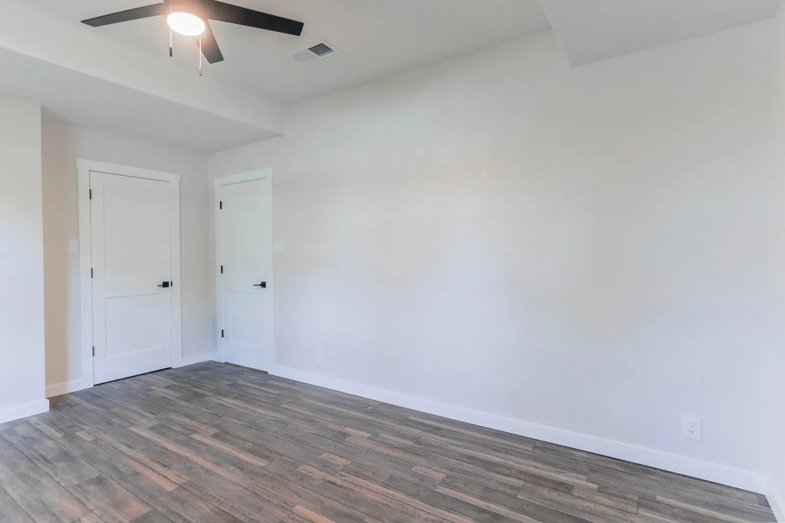 Single Family Residence For Sale in Grayson County , 44 Haven Circle, Denison, Texas 75020, 3 Bedroom, 2 Bathroom, 2 Garage spaces, 1,761 Sqft, built in 1986, mls#21313952, Real Estate Agent in Denison, Homes For Sale in Grayson county, Homes For Sale in Denison, Realtor in Denison Texas, Real Estate Brokerage Independent Realty Texas, Luminita Cordes Realtor
