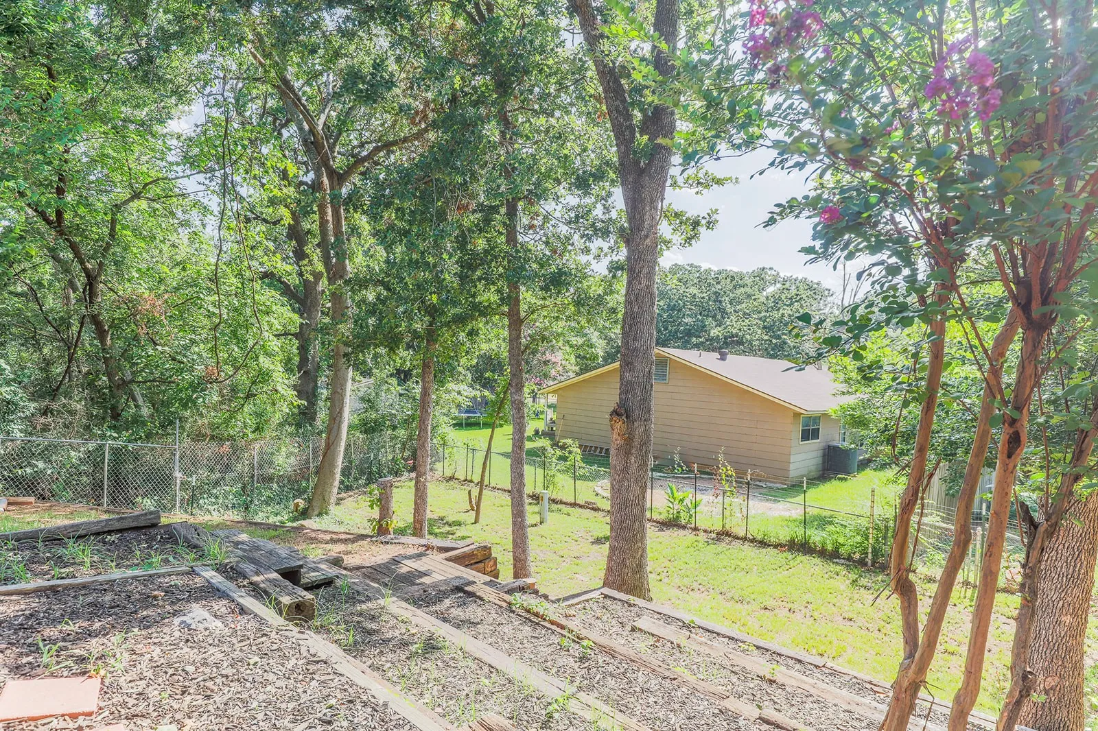 Single Family Residence For Sale in Grayson County , 44 Haven Circle, Denison, Texas 75020, 3 Bedroom, 2 Bathroom, 2 Garage spaces, 1,761 Sqft, built in 1986, mls#21313952, Real Estate Agent in Denison, Homes For Sale in Grayson county, Homes For Sale in Denison, Realtor in Denison Texas, Real Estate Brokerage Independent Realty Texas, Luminita Cordes Realtor
