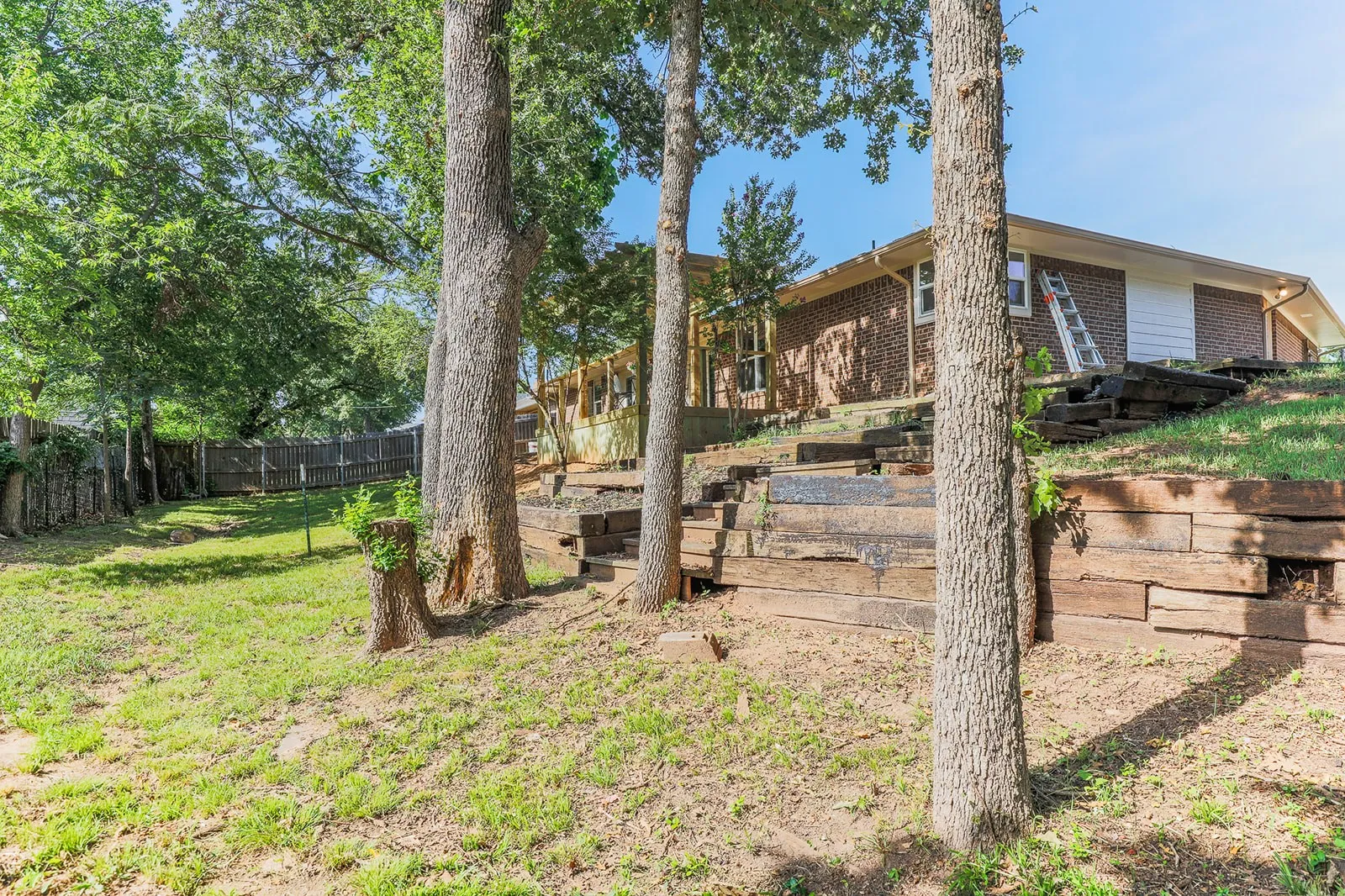 Single Family Residence For Sale in Grayson County , 44 Haven Circle, Denison, Texas 75020, 3 Bedroom, 2 Bathroom, 2 Garage spaces, 1,761 Sqft, built in 1986, mls#21313952, Real Estate Agent in Denison, Homes For Sale in Grayson county, Homes For Sale in Denison, Realtor in Denison Texas, Real Estate Brokerage Independent Realty Texas, Luminita Cordes Realtor