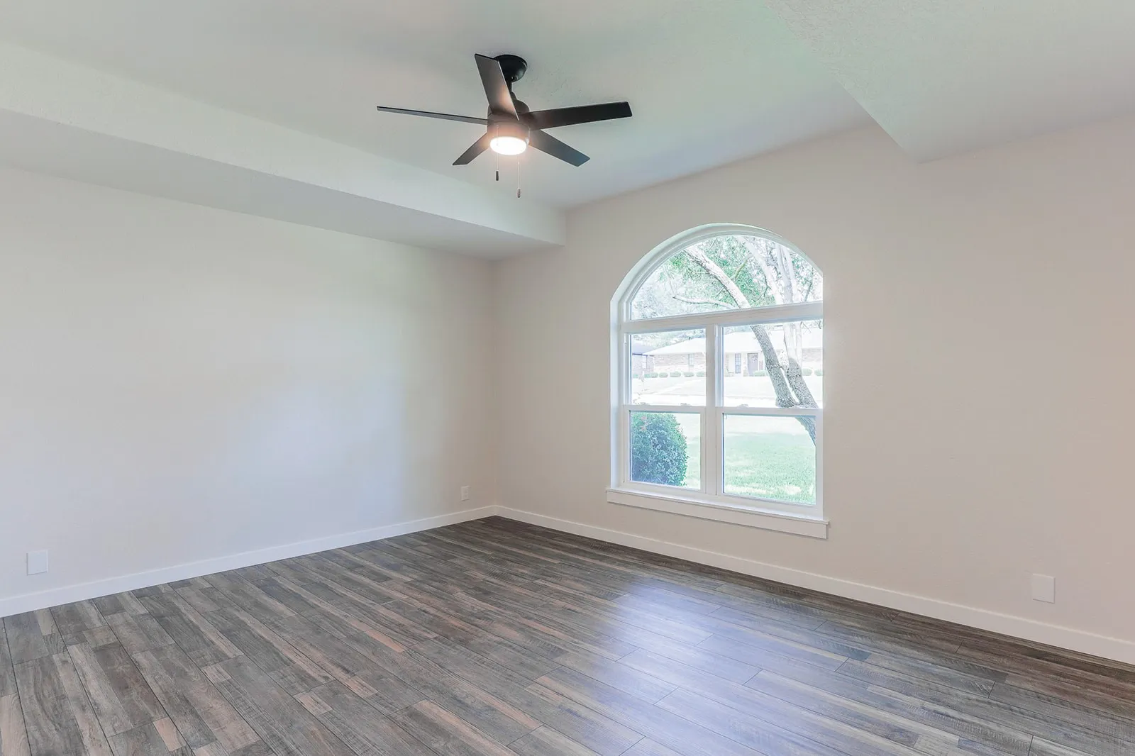 Single Family Residence For Sale in Grayson County , 44 Haven Circle, Denison, Texas 75020, 3 Bedroom, 2 Bathroom, 2 Garage spaces, 1,761 Sqft, built in 1986, mls#21313952, Real Estate Agent in Denison, Homes For Sale in Grayson county, Homes For Sale in Denison, Realtor in Denison Texas, Real Estate Brokerage Independent Realty Texas, Luminita Cordes Realtor
