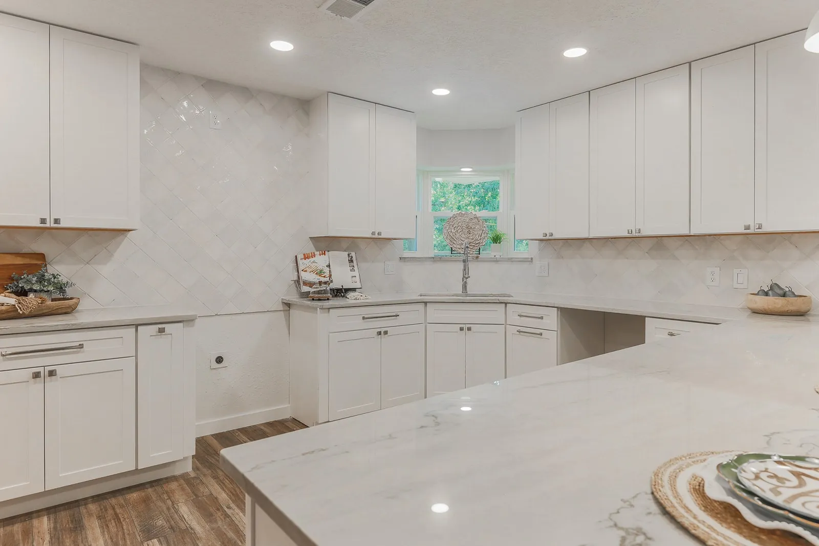 Single Family Residence For Sale in Grayson County , 44 Haven Circle, Denison, Texas 75020, 3 Bedroom, 2 Bathroom, 2 Garage spaces, 1,761 Sqft, built in 1986, mls#21313952, Real Estate Agent in Denison, Homes For Sale in Grayson county, Homes For Sale in Denison, Realtor in Denison Texas, Real Estate Brokerage Independent Realty Texas, Luminita Cordes Realtor