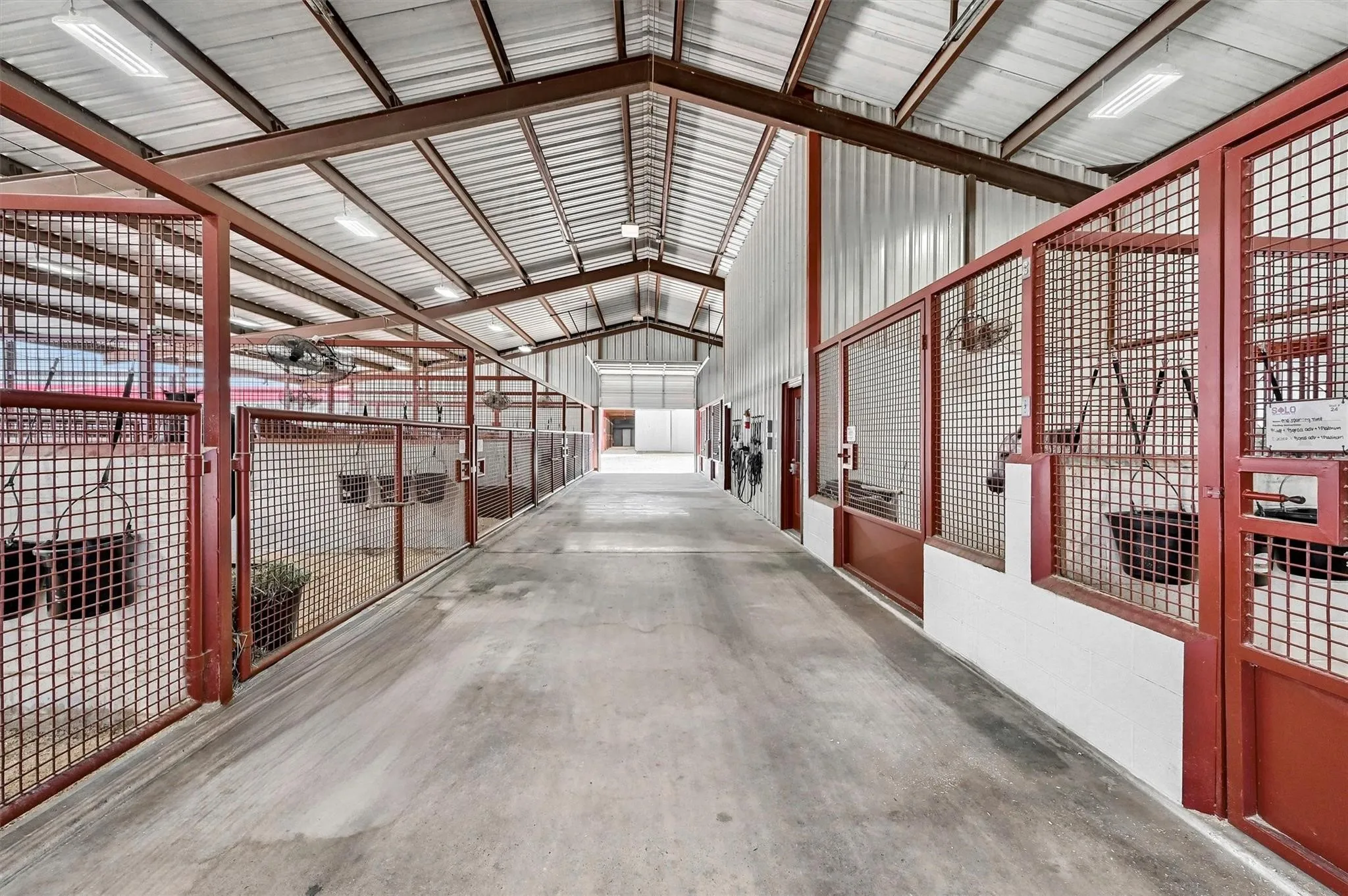 Shop barn 2 - area behind the lounge, with 16-stalls total.