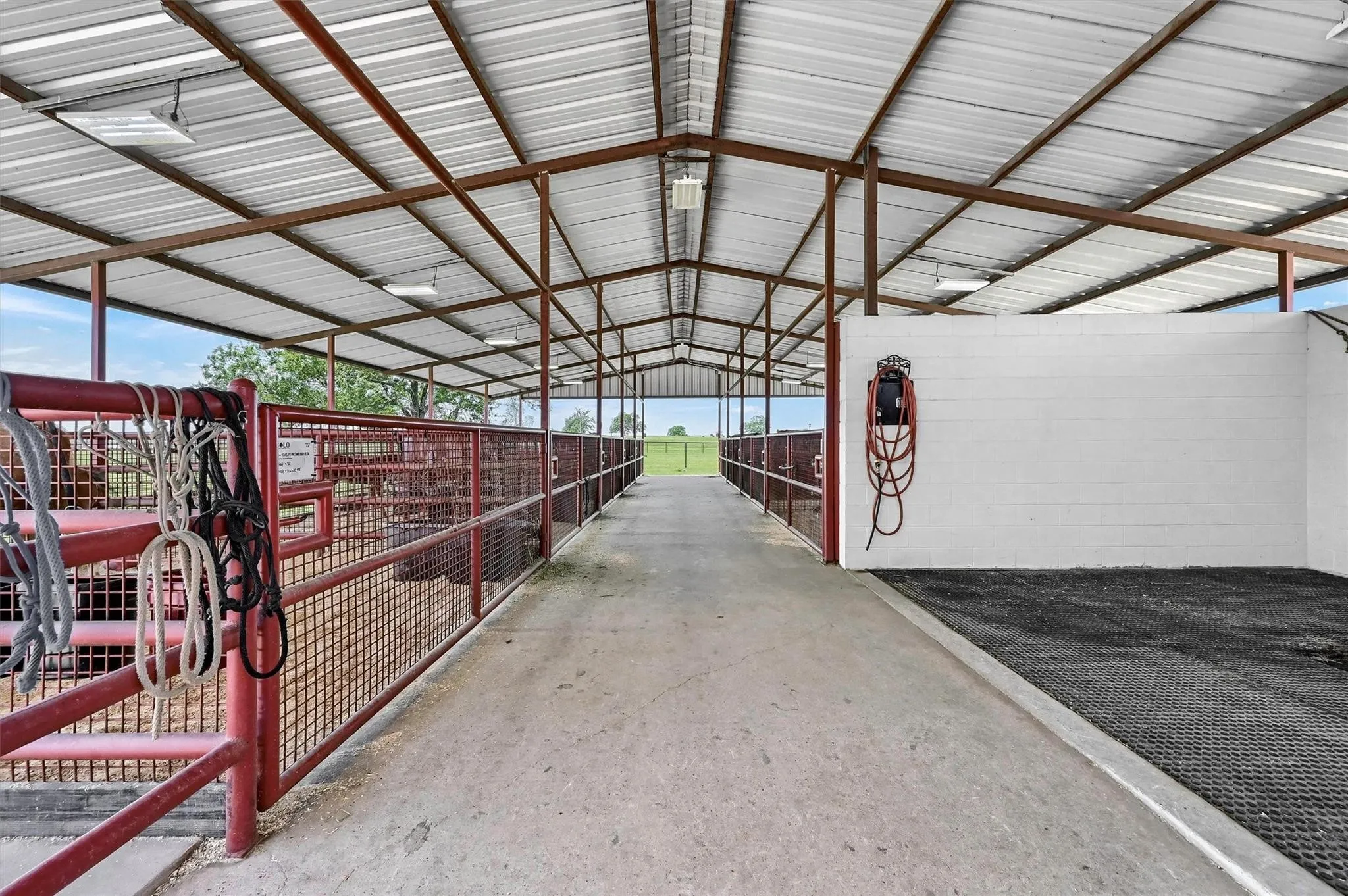 Mare motel has an oversized wash rack and wide alleyway.