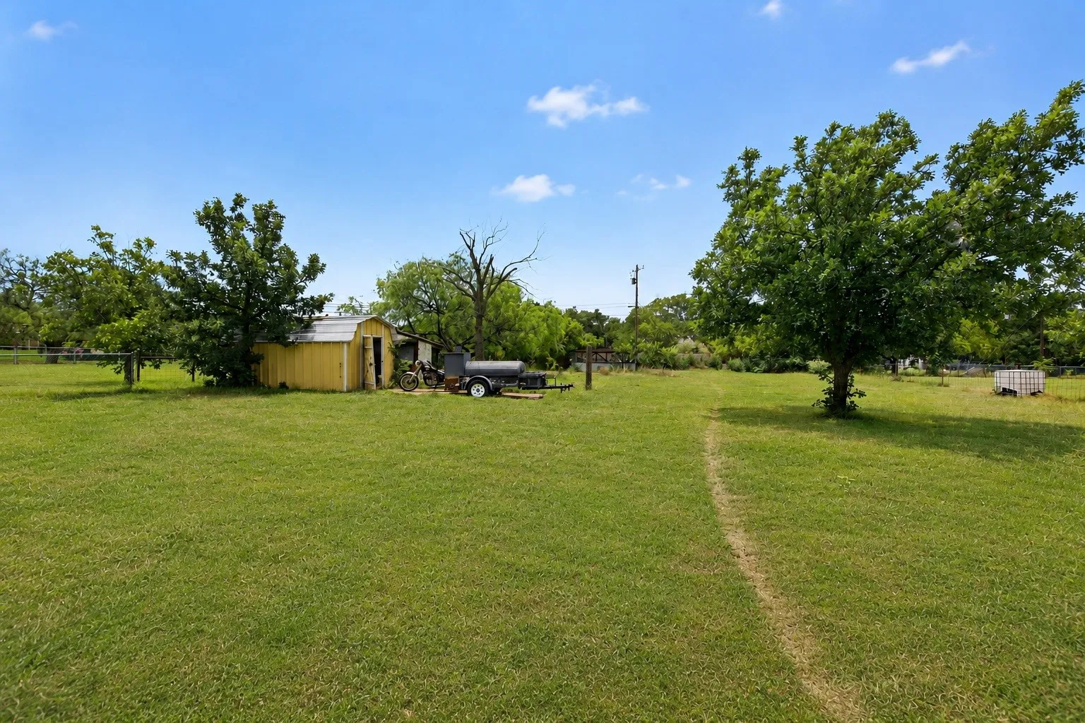Single Family Residence For Sale in Jack County , 119 Dennis Street, Jacksboro, Texas 76458, 3 Bedrooms, 2 Bathrooms, 1 Garage spaces, 2,155 Sqft, built in 1976, Price $255,000, mls#21311670, Real Estate Agent in Jacksboro, Homes For Sale in Jack county, Homes For Sale in Jacksboro, Realtor in Jacksboro Texas, Real Estate Brokerage Independent Realty Texas, Luminita Cordes Realtor