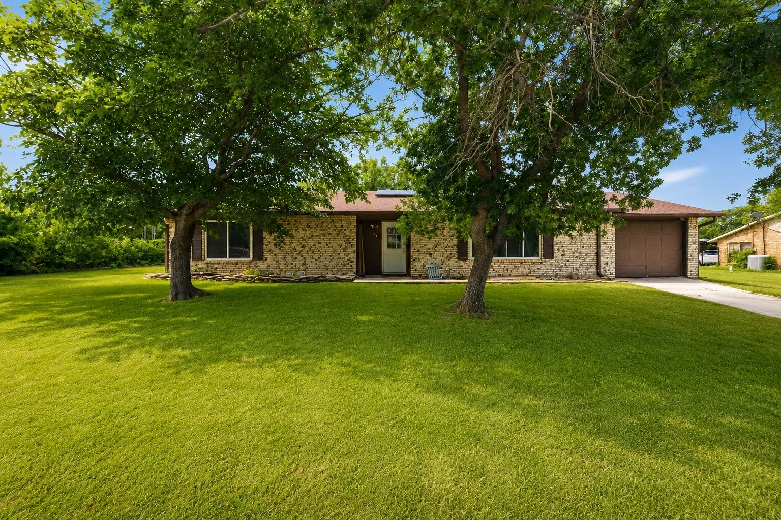Single Family Residence For Sale in Jack County , 119 Dennis Street, Jacksboro, Texas 76458, 3 Bedrooms, 2 Bathrooms, 1 Garage spaces, 2,155 Sqft, built in 1976, Price $255,000, mls#21311670, Real Estate Agent in Jacksboro, Homes For Sale in Jack county, Homes For Sale in Jacksboro, Realtor in Jacksboro Texas, Real Estate Brokerage Independent Realty Texas, Luminita Cordes Realtor