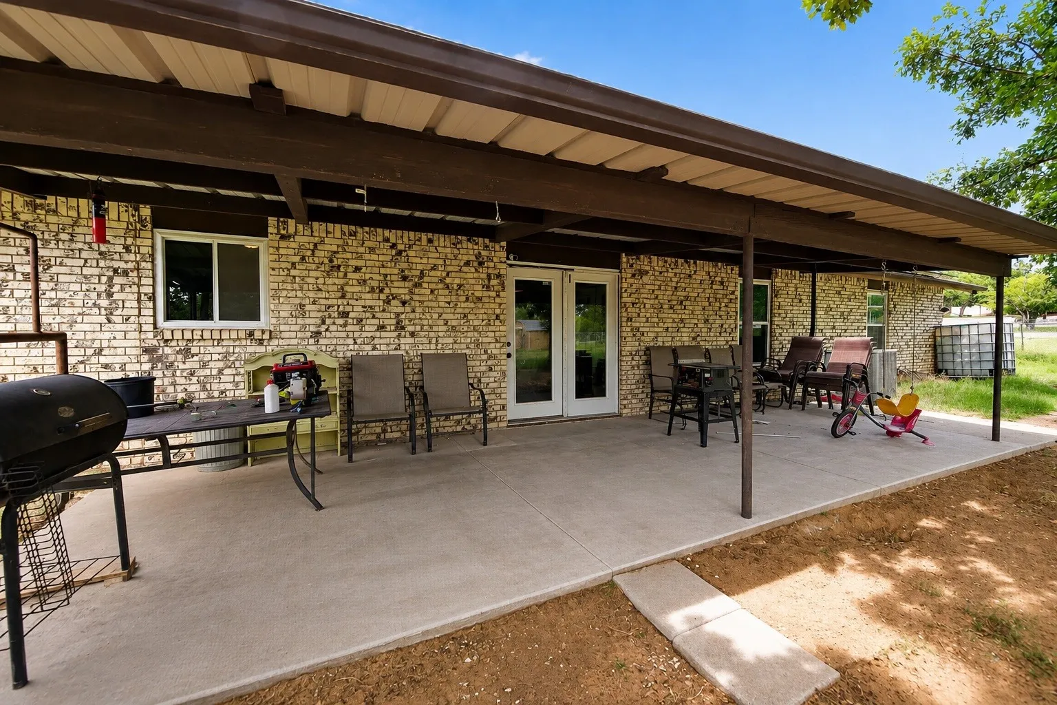 Single Family Residence For Sale in Jack County , 119 Dennis Street, Jacksboro, Texas 76458, 3 Bedrooms, 2 Bathrooms, 1 Garage spaces, 2,155 Sqft, built in 1976, Price $255,000, mls#21311670, Real Estate Agent in Jacksboro, Homes For Sale in Jack county, Homes For Sale in Jacksboro, Realtor in Jacksboro Texas, Real Estate Brokerage Independent Realty Texas, Luminita Cordes Realtor