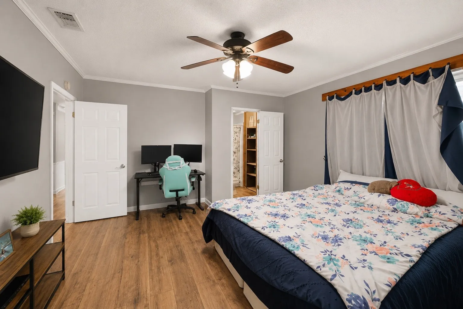 Single Family Residence For Sale in Jack County , 119 Dennis Street, Jacksboro, Texas 76458, 3 Bedrooms, 2 Bathrooms, 1 Garage spaces, 2,155 Sqft, built in 1976, Price $255,000, mls#21311670, Real Estate Agent in Jacksboro, Homes For Sale in Jack county, Homes For Sale in Jacksboro, Realtor in Jacksboro Texas, Real Estate Brokerage Independent Realty Texas, Luminita Cordes Realtor