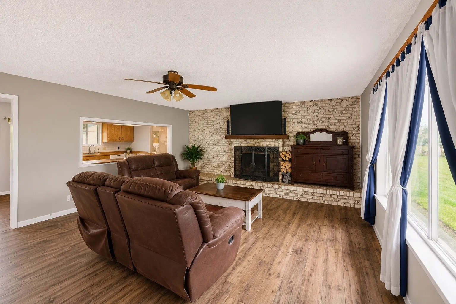 Single Family Residence For Sale in Jack County , 119 Dennis Street, Jacksboro, Texas 76458, 3 Bedrooms, 2 Bathrooms, 1 Garage spaces, 2,155 Sqft, built in 1976, Price $255,000, mls#21311670, Real Estate Agent in Jacksboro, Homes For Sale in Jack county, Homes For Sale in Jacksboro, Realtor in Jacksboro Texas, Real Estate Brokerage Independent Realty Texas, Luminita Cordes Realtor