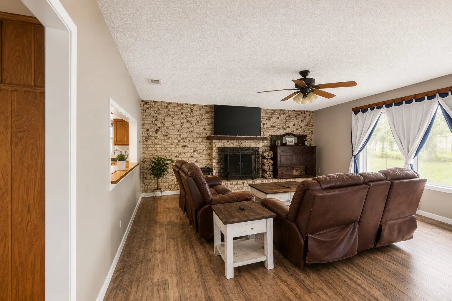 Single Family Residence For Sale in Jack County , 119 Dennis Street, Jacksboro, Texas 76458, 3 Bedrooms, 2 Bathrooms, 1 Garage spaces, 2,155 Sqft, built in 1976, Price $255,000, mls#21311670, Real Estate Agent in Jacksboro, Homes For Sale in Jack county, Homes For Sale in Jacksboro, Realtor in Jacksboro Texas, Real Estate Brokerage Independent Realty Texas, Luminita Cordes Realtor