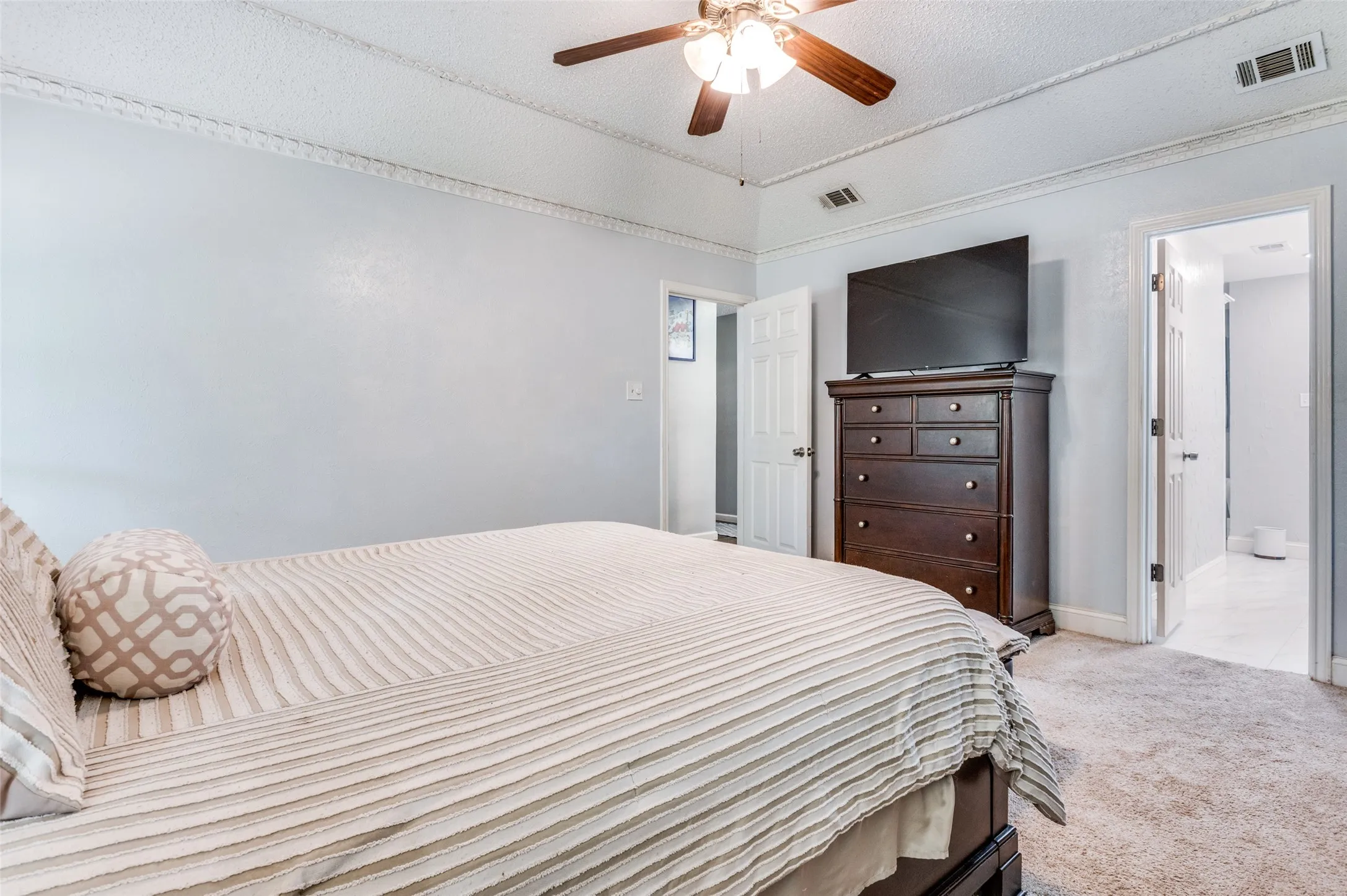 Single Family Residence For Sale in Dallas County , 722 Corinthian Place, Duncanville, Texas 75137, 4 Bedroom, 2 Bathroom, 2 Garage spaces, 2,014 Sqft, built in 1979, mls#21313983, Real Estate Agent in Duncanville, Homes For Sale in Dallas county, Homes For Sale in Duncanville, Realtor in Duncanville Texas, Real Estate Brokerage Independent Realty Texas, Luminita Cordes Realtor