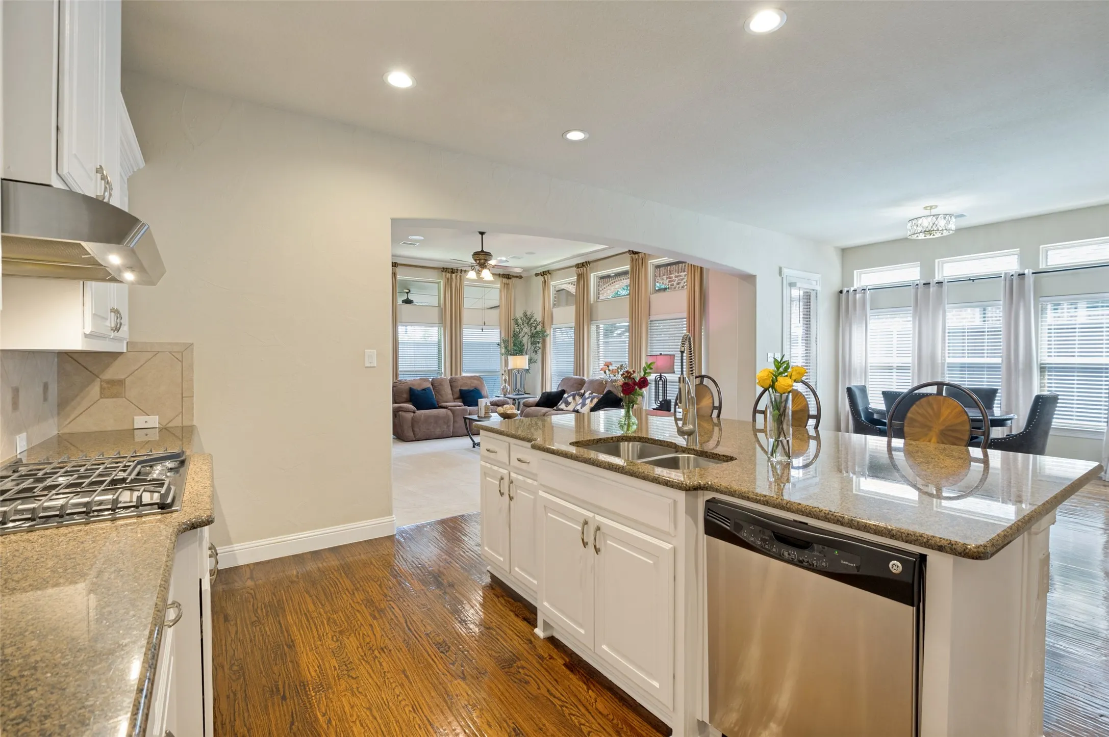Single Family Residence For Sale in Collin County , 14682 Story Lane, Frisco, Texas 75035, 5 Bedroom, 5 Bathroom, 3 Garage spaces, 4,598 Sqft, built in 2008, mls#21311083, Real Estate Agent in Frisco, Homes For Sale in Collin county, Homes For Sale in Frisco, Realtor in Frisco Texas, Real Estate Brokerage Independent Realty Texas, Luminita Cordes Realtor