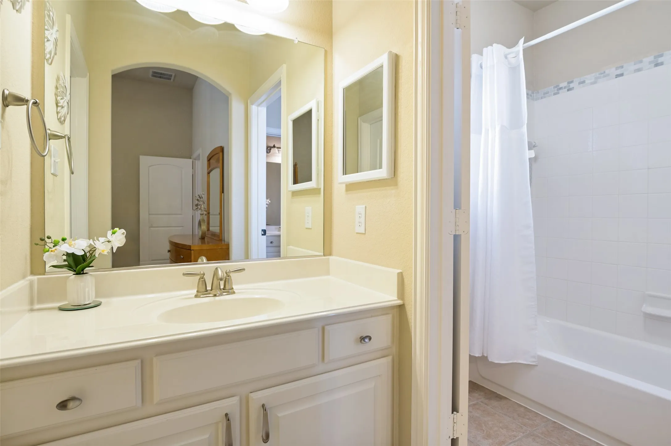 Single Family Residence For Sale in Collin County , 14682 Story Lane, Frisco, Texas 75035, 5 Bedroom, 5 Bathroom, 3 Garage spaces, 4,598 Sqft, built in 2008, mls#21311083, Real Estate Agent in Frisco, Homes For Sale in Collin county, Homes For Sale in Frisco, Realtor in Frisco Texas, Real Estate Brokerage Independent Realty Texas, Luminita Cordes Realtor