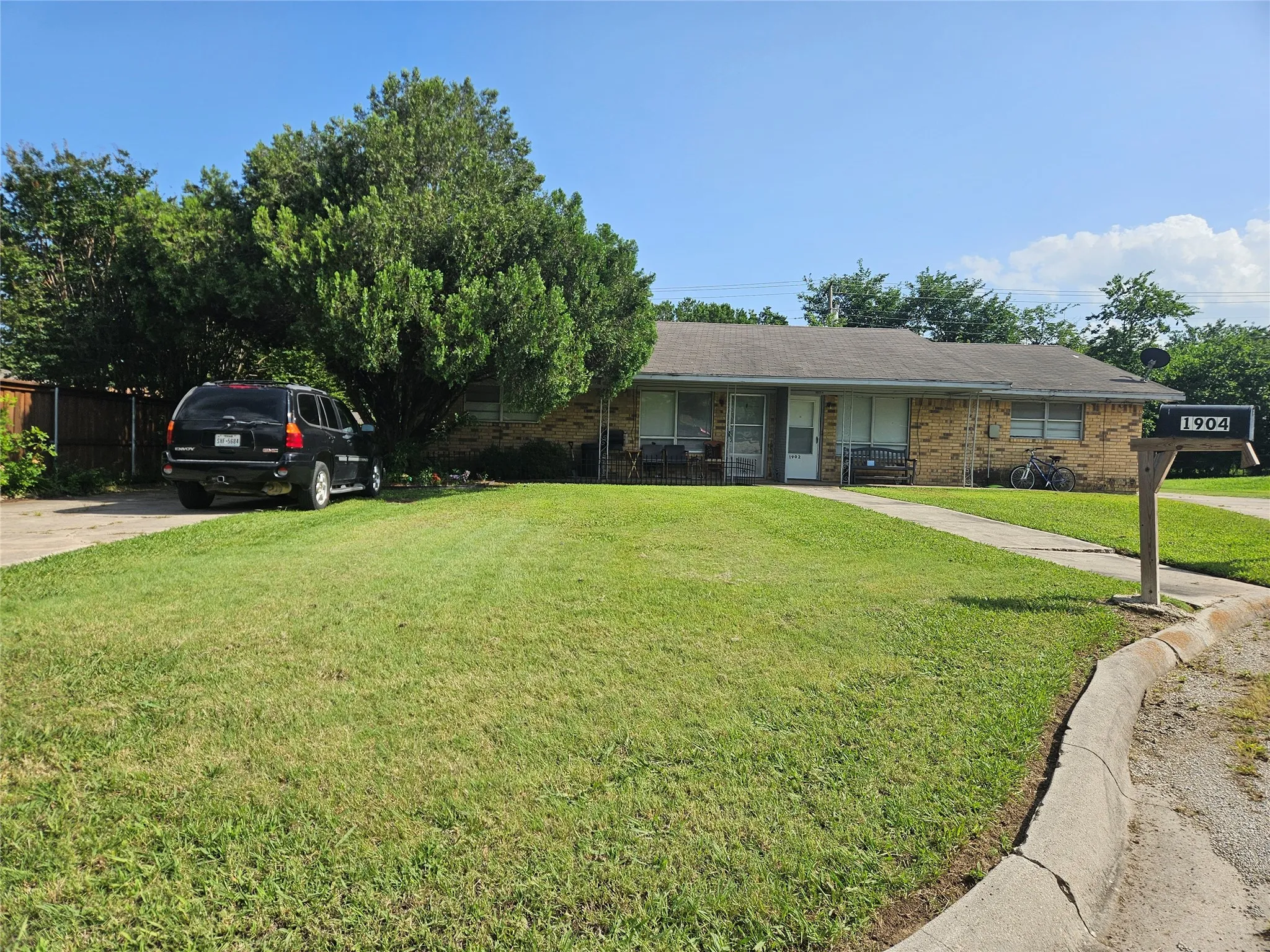 Duplex For Sale in Cooke County , 1902 Maplewood Court 1904, Gainesville, Texas 76240, 4 Bedroom, 2 Bathroom, Garage spaces, 0 Sqft, built in 1973, Price $210,000, mls#21312103, Real Estate Agent in Gainesville, Homes For Sale in Cooke county, Homes For Sale in Gainesville, Realtor in Gainesville Texas, Real Estate Brokerage Independent Realty Texas, Luminita Cordes Realtor