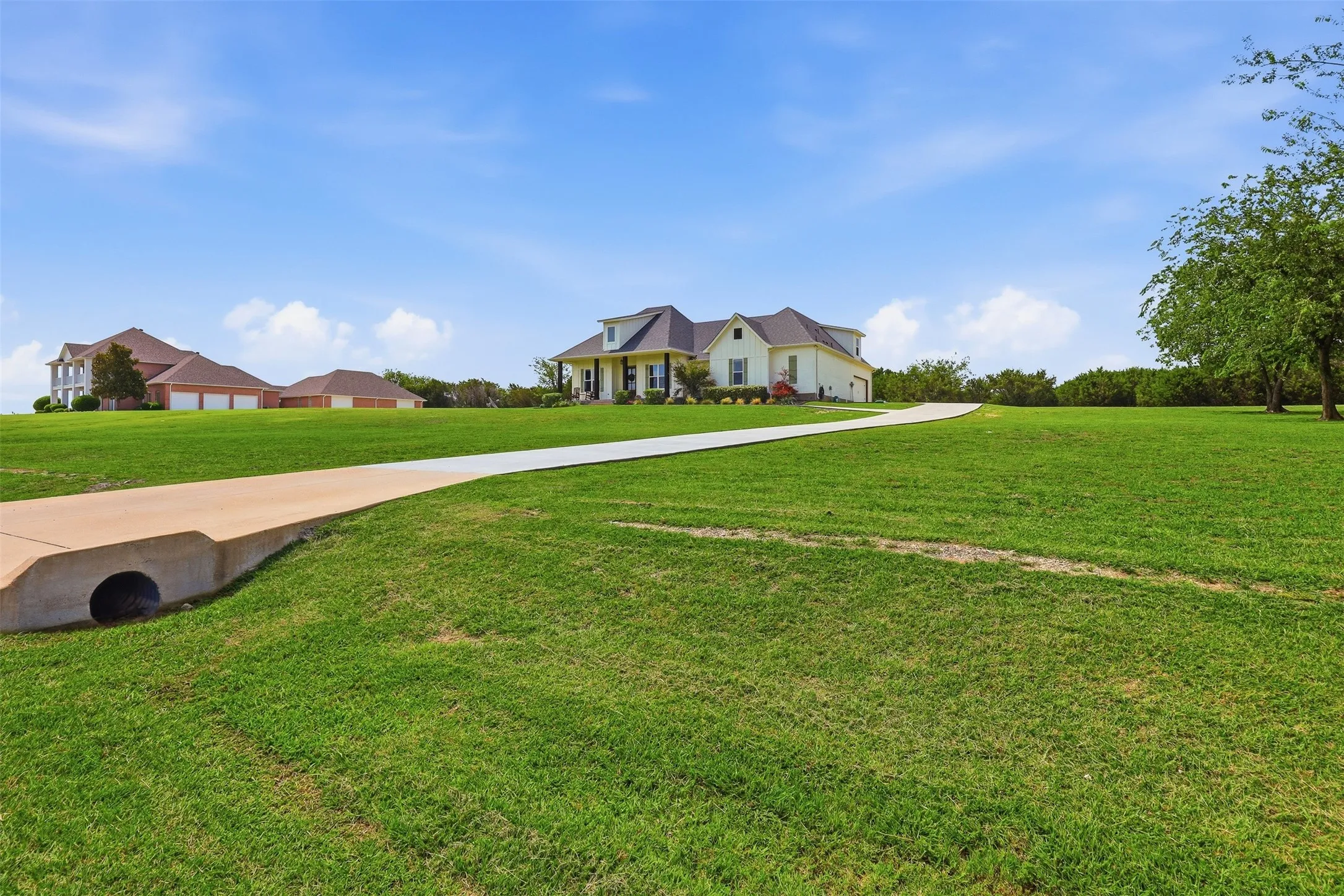 Single Family Residence For Sale in Parker County , 400 Stone Mountain Court, Cresson, Texas 76035, 3 Bedroom, 3 Bathroom, 2 Garage spaces, 2,394 Sqft, built in 2017, mls#21302907, Real Estate Agent in Cresson, Homes For Sale in Parker county, Homes For Sale in Cresson, Realtor in Cresson Texas, Real Estate Brokerage Independent Realty Texas, Luminita Cordes Realtor