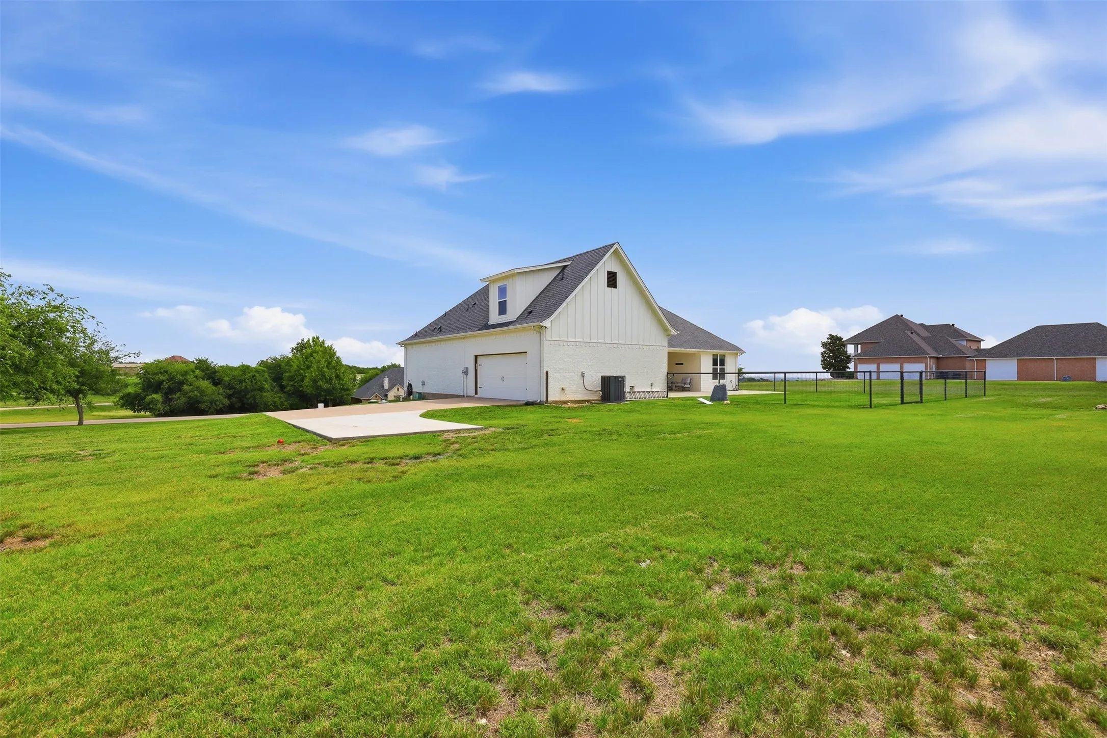 Single Family Residence For Sale in Parker County , 400 Stone Mountain Court, Cresson, Texas 76035, 3 Bedroom, 3 Bathroom, 2 Garage spaces, 2,394 Sqft, built in 2017, mls#21302907, Real Estate Agent in Cresson, Homes For Sale in Parker county, Homes For Sale in Cresson, Realtor in Cresson Texas, Real Estate Brokerage Independent Realty Texas, Luminita Cordes Realtor