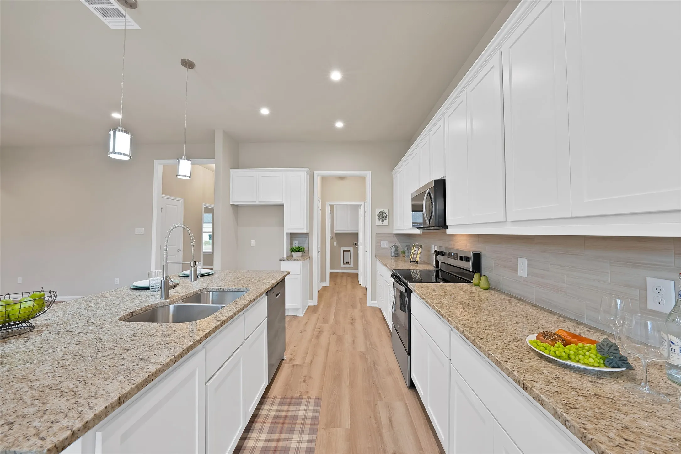 Single Family Residence For Sale in Kaufman County , 109 Panther Loop, Mabank, Texas 75147, 3 Bedroom, 2 Bathroom, 2 Garage spaces, 1,887 Sqft, built in 2025, mls#21313856, Real Estate Agent in Mabank, Homes For Sale in Kaufman county, Homes For Sale in Mabank, Realtor in Mabank Texas, Real Estate Brokerage Independent Realty Texas, Luminita Cordes Realtor