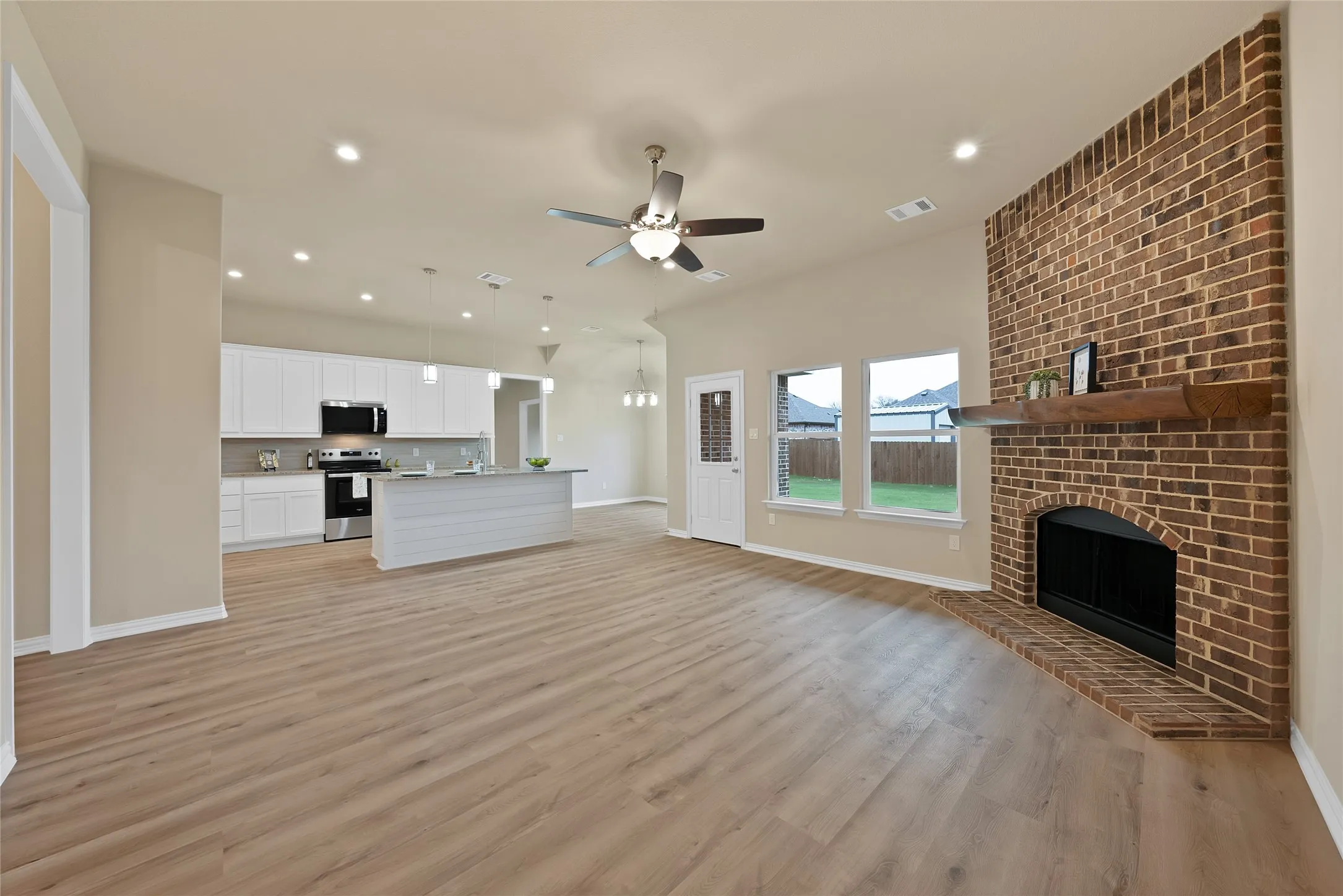 Single Family Residence For Sale in Kaufman County , 109 Panther Loop, Mabank, Texas 75147, 3 Bedroom, 2 Bathroom, 2 Garage spaces, 1,887 Sqft, built in 2025, mls#21313856, Real Estate Agent in Mabank, Homes For Sale in Kaufman county, Homes For Sale in Mabank, Realtor in Mabank Texas, Real Estate Brokerage Independent Realty Texas, Luminita Cordes Realtor