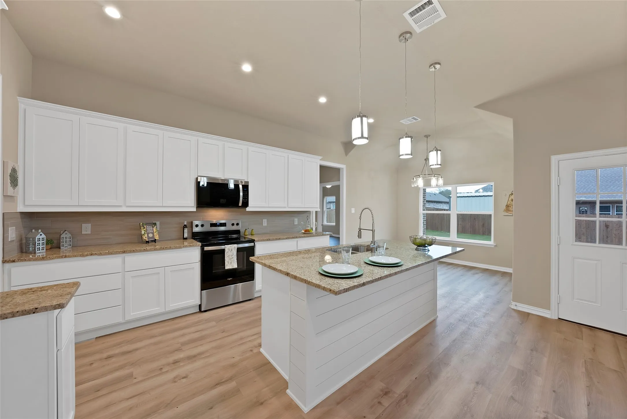 Single Family Residence For Sale in Kaufman County , 109 Panther Loop, Mabank, Texas 75147, 3 Bedroom, 2 Bathroom, 2 Garage spaces, 1,887 Sqft, built in 2025, mls#21313856, Real Estate Agent in Mabank, Homes For Sale in Kaufman county, Homes For Sale in Mabank, Realtor in Mabank Texas, Real Estate Brokerage Independent Realty Texas, Luminita Cordes Realtor