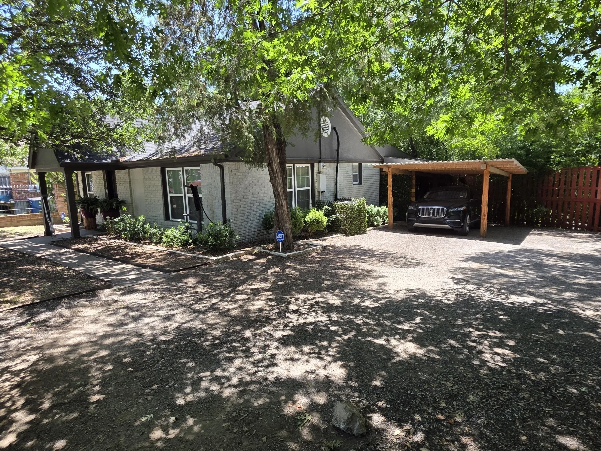 Single Family Residence For Sale in Dallas County , 532 Griffith Avenue, Dallas, Texas 75208, 3 Bedroom, 1 Bathroom, Garage spaces, 1,107 Sqft, built in 1936, mls#21314006, Real Estate Agent in Dallas, Homes For Sale in Dallas county, Homes For Sale in Dallas, Realtor in Dallas Texas, Real Estate Brokerage Independent Realty Texas, Luminita Cordes Realtor
