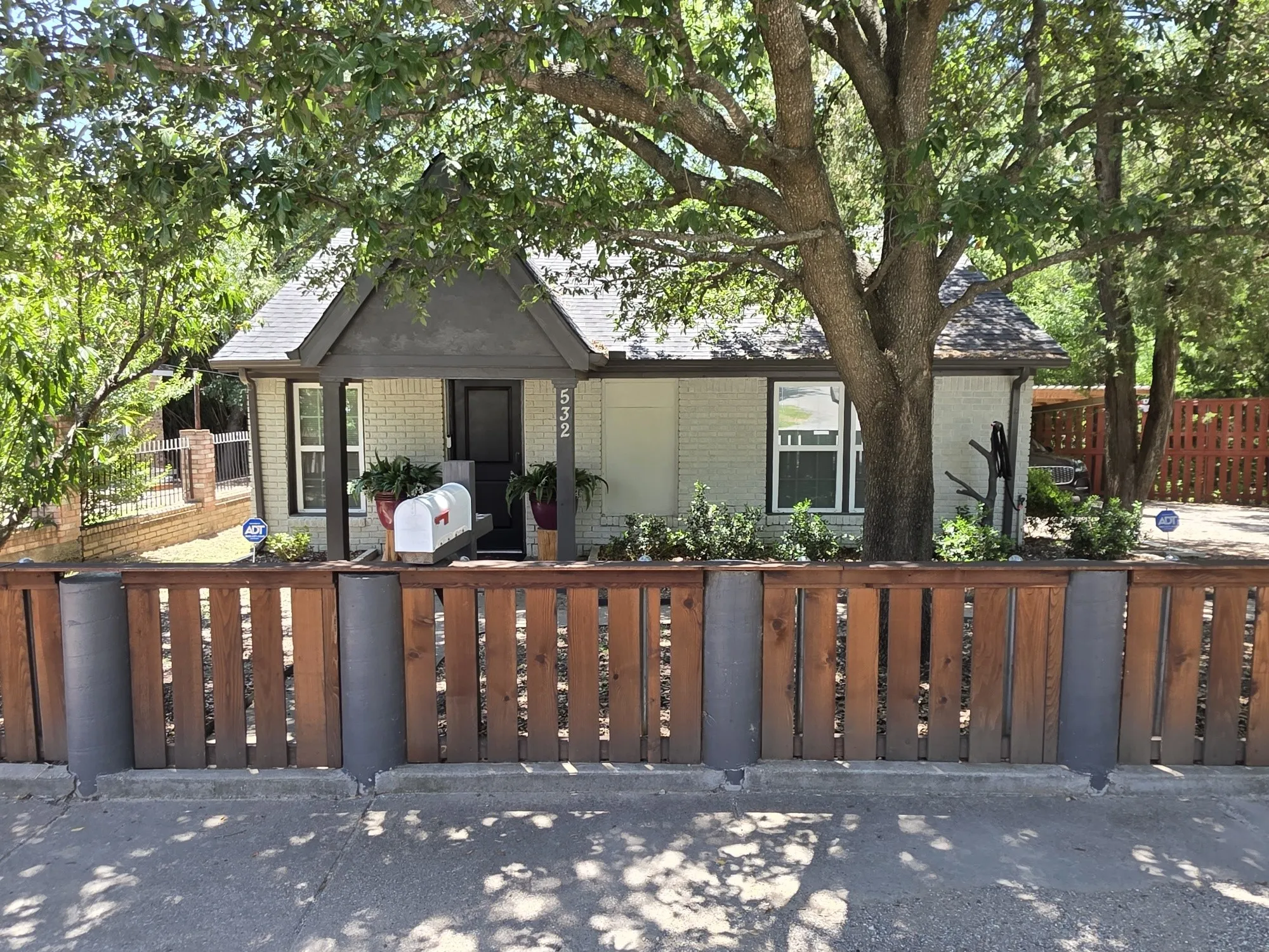 Single Family Residence For Sale in Dallas County , 532 Griffith Avenue, Dallas, Texas 75208, 3 Bedroom, 1 Bathroom, Garage spaces, 1,107 Sqft, built in 1936, mls#21314006, Real Estate Agent in Dallas, Homes For Sale in Dallas county, Homes For Sale in Dallas, Realtor in Dallas Texas, Real Estate Brokerage Independent Realty Texas, Luminita Cordes Realtor