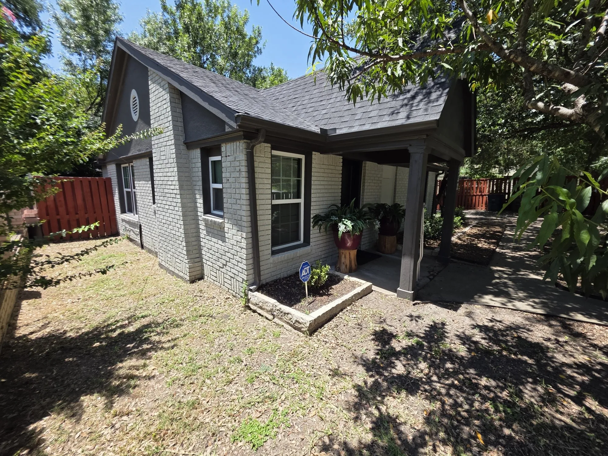 Single Family Residence For Sale in Dallas County , 532 Griffith Avenue, Dallas, Texas 75208, 3 Bedroom, 1 Bathroom, Garage spaces, 1,107 Sqft, built in 1936, mls#21314006, Real Estate Agent in Dallas, Homes For Sale in Dallas county, Homes For Sale in Dallas, Realtor in Dallas Texas, Real Estate Brokerage Independent Realty Texas, Luminita Cordes Realtor