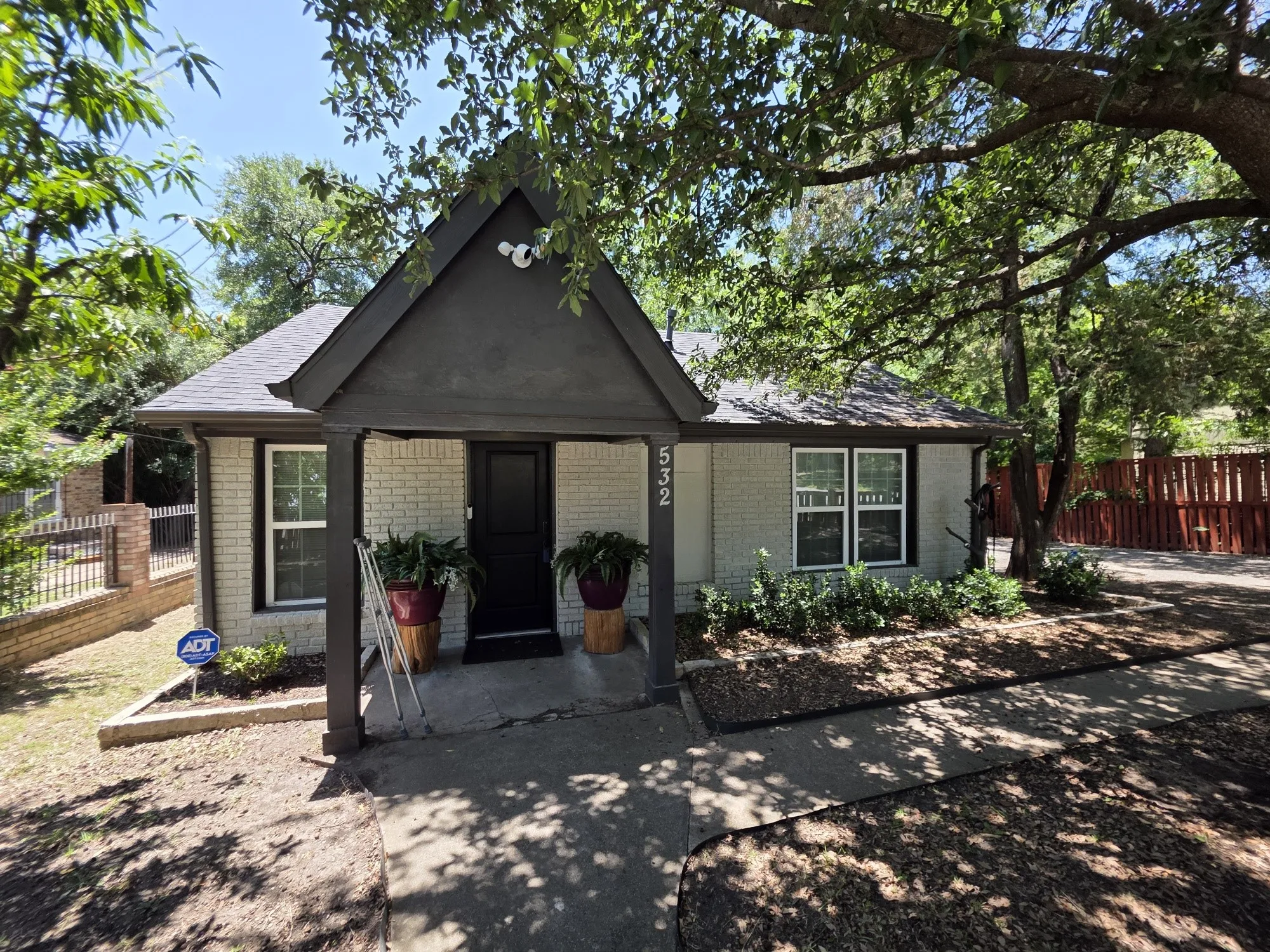 Single Family Residence For Sale in Dallas County , 532 Griffith Avenue, Dallas, Texas 75208, 3 Bedroom, 1 Bathroom, Garage spaces, 1,107 Sqft, built in 1936, mls#21314006, Real Estate Agent in Dallas, Homes For Sale in Dallas county, Homes For Sale in Dallas, Realtor in Dallas Texas, Real Estate Brokerage Independent Realty Texas, Luminita Cordes Realtor