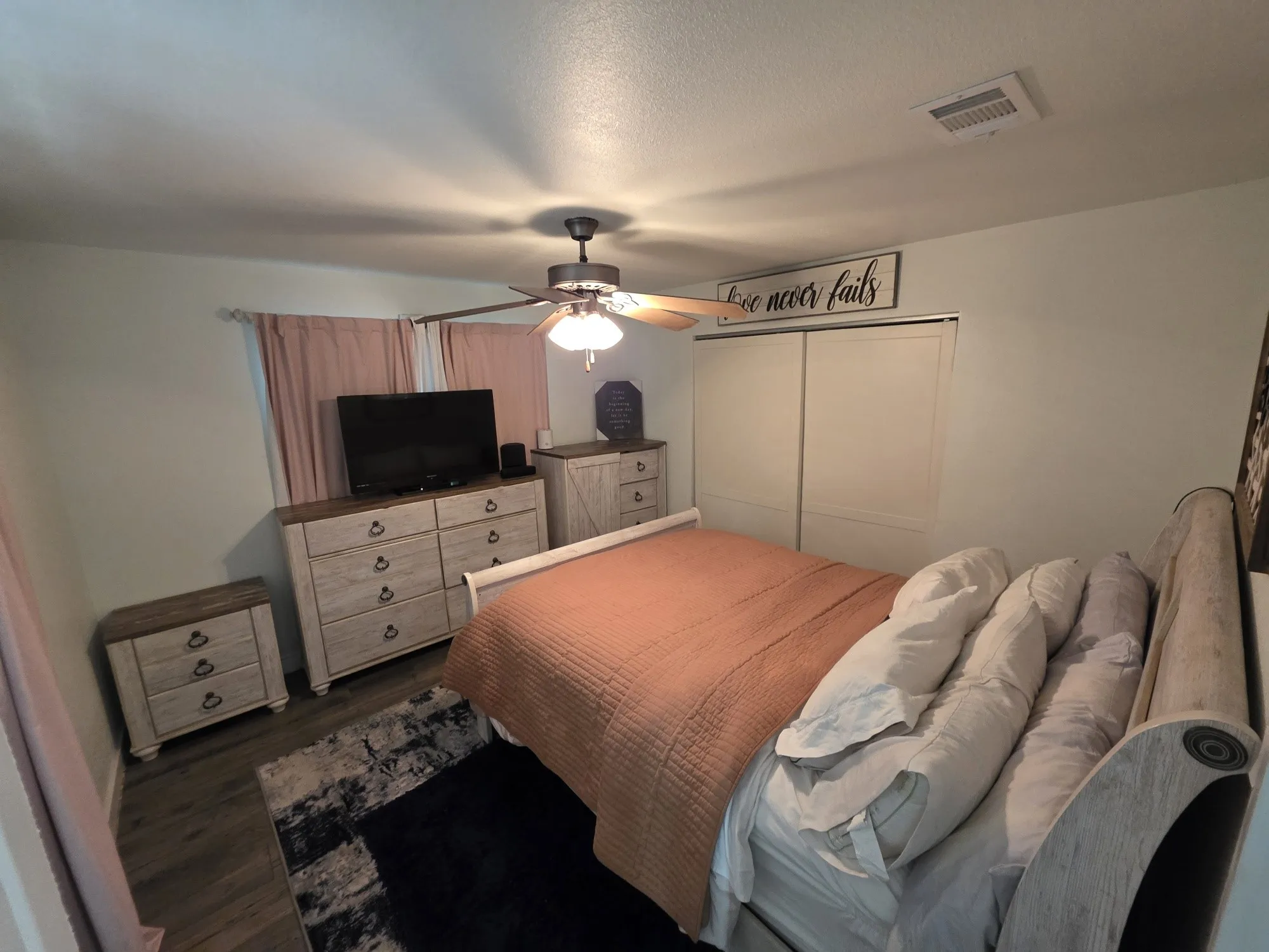 Single Family Residence For Sale in Dallas County , 532 Griffith Avenue, Dallas, Texas 75208, 3 Bedroom, 1 Bathroom, Garage spaces, 1,107 Sqft, built in 1936, mls#21314006, Real Estate Agent in Dallas, Homes For Sale in Dallas county, Homes For Sale in Dallas, Realtor in Dallas Texas, Real Estate Brokerage Independent Realty Texas, Luminita Cordes Realtor