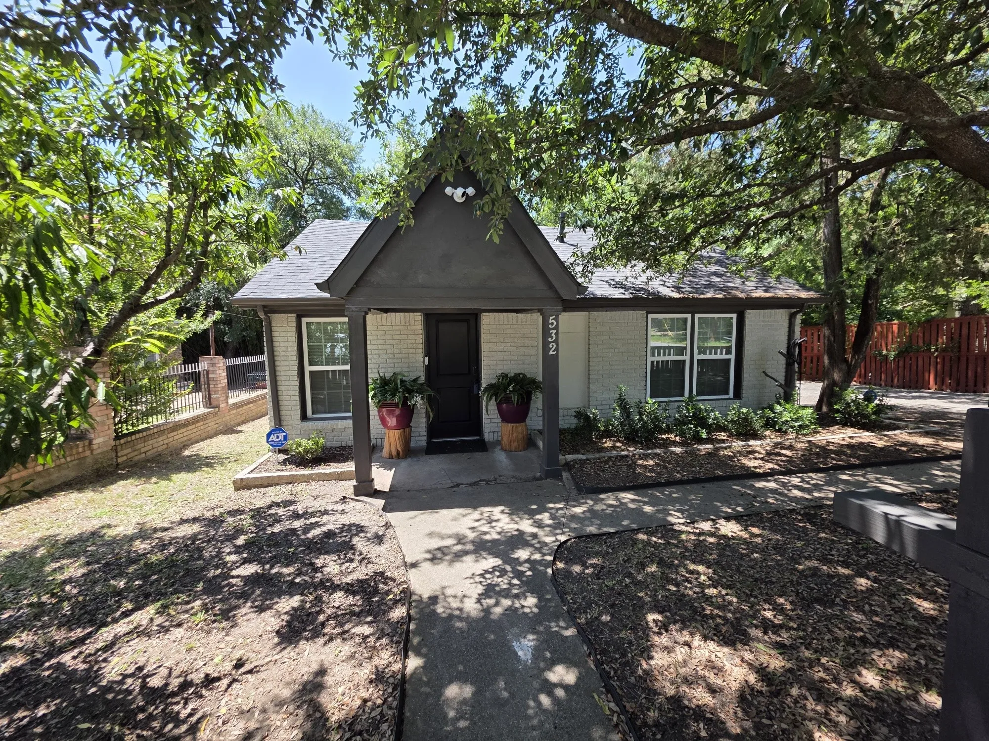 Single Family Residence For Sale in Dallas County , 532 Griffith Avenue, Dallas, Texas 75208, 3 Bedroom, 1 Bathroom, Garage spaces, 1,107 Sqft, built in 1936, mls#21314006, Real Estate Agent in Dallas, Homes For Sale in Dallas county, Homes For Sale in Dallas, Realtor in Dallas Texas, Real Estate Brokerage Independent Realty Texas, Luminita Cordes Realtor