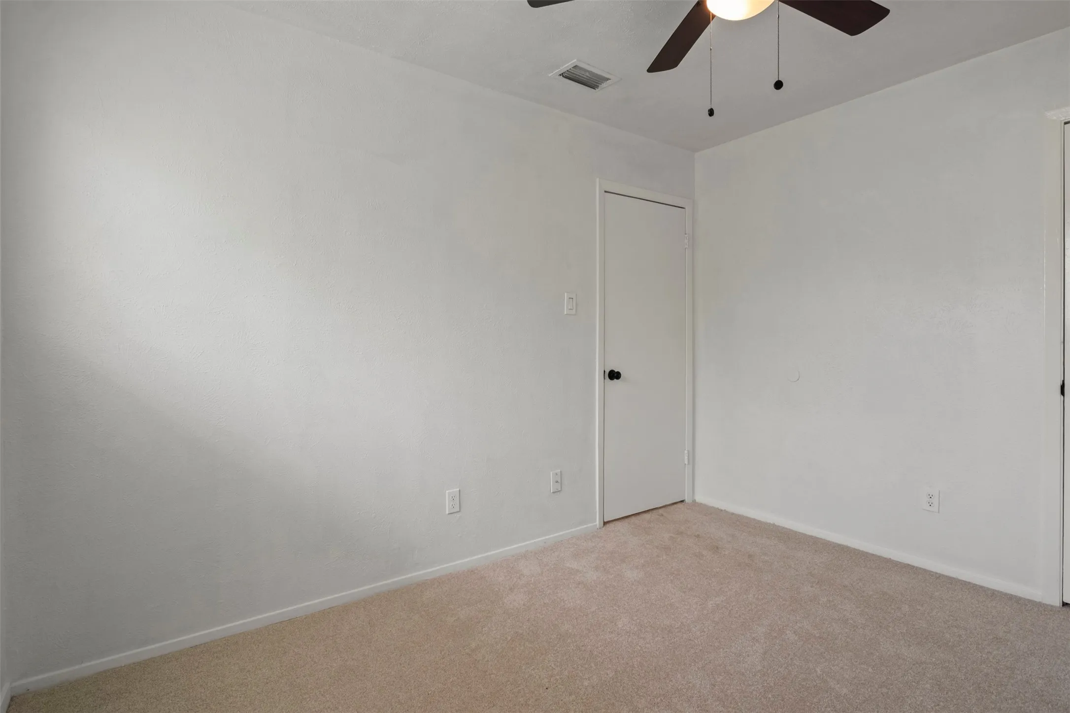 Single Family Residence For Sale in Dallas County , 1410 Clearbrook Street, Lancaster, Texas 75134, 3 Bedroom, 2 Bathroom, 2 Garage spaces, 1,162 Sqft, built in 1973, mls#21314007, Real Estate Agent in Lancaster, Homes For Sale in Dallas county, Homes For Sale in Lancaster, Realtor in Lancaster Texas, Real Estate Brokerage Independent Realty Texas, Luminita Cordes Realtor
