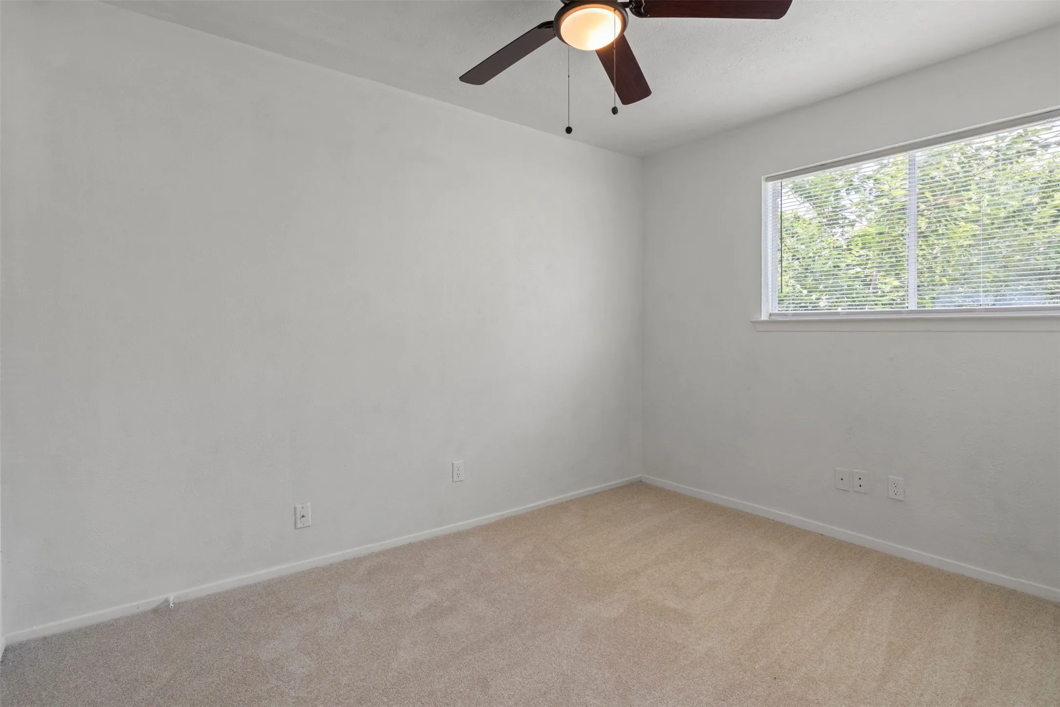 Single Family Residence For Sale in Dallas County , 1410 Clearbrook Street, Lancaster, Texas 75134, 3 Bedroom, 2 Bathroom, 2 Garage spaces, 1,162 Sqft, built in 1973, mls#21314007, Real Estate Agent in Lancaster, Homes For Sale in Dallas county, Homes For Sale in Lancaster, Realtor in Lancaster Texas, Real Estate Brokerage Independent Realty Texas, Luminita Cordes Realtor