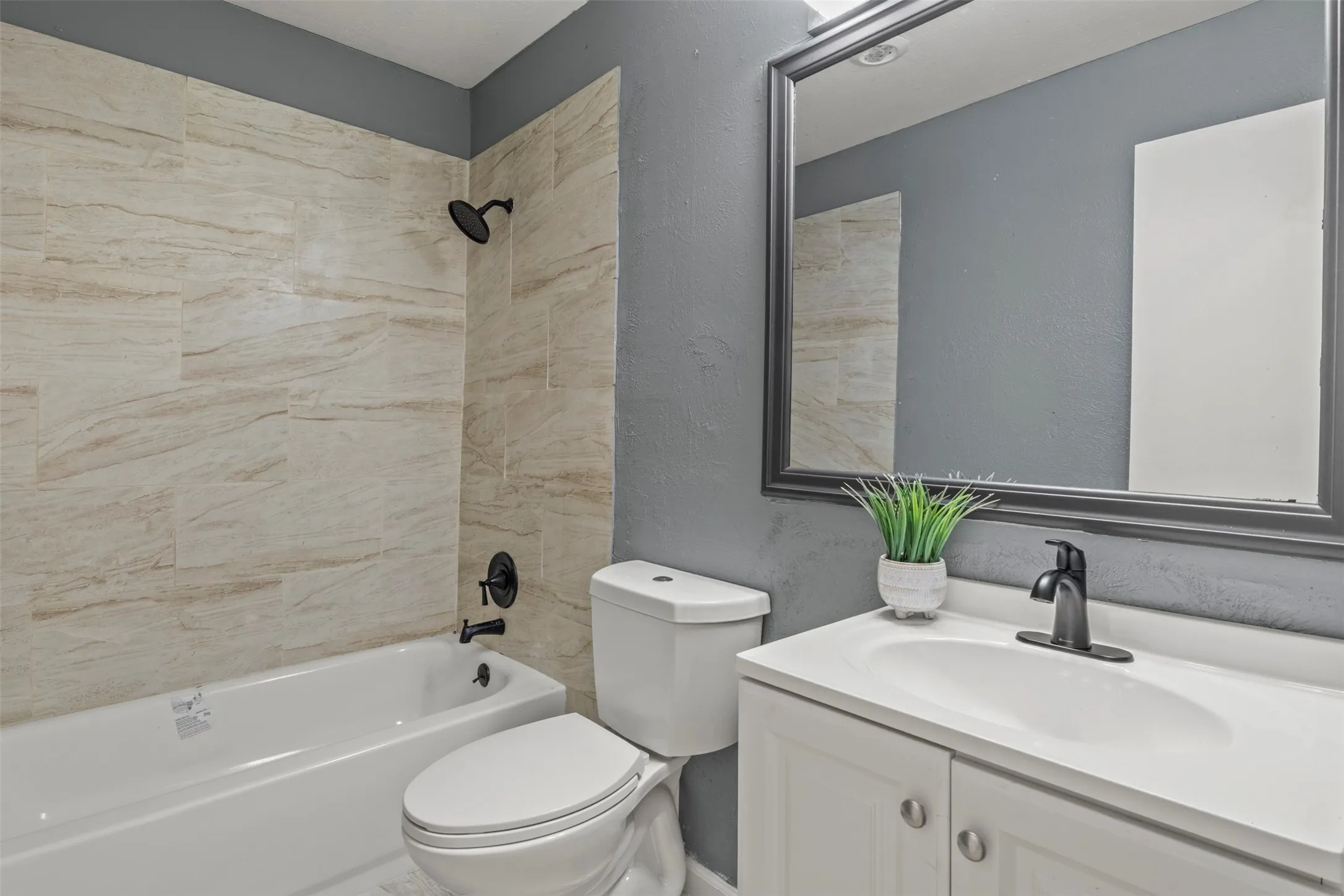 Single Family Residence For Sale in Dallas County , 1410 Clearbrook Street, Lancaster, Texas 75134, 3 Bedroom, 2 Bathroom, 2 Garage spaces, 1,162 Sqft, built in 1973, mls#21314007, Real Estate Agent in Lancaster, Homes For Sale in Dallas county, Homes For Sale in Lancaster, Realtor in Lancaster Texas, Real Estate Brokerage Independent Realty Texas, Luminita Cordes Realtor