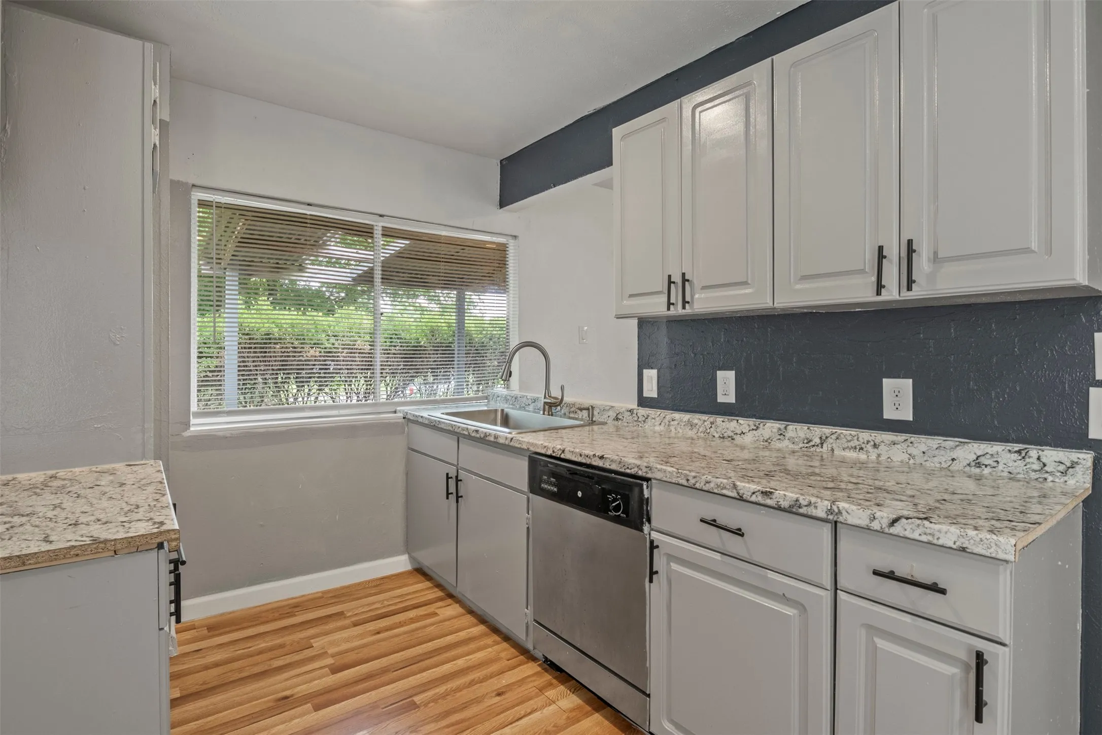 Single Family Residence For Sale in Dallas County , 1410 Clearbrook Street, Lancaster, Texas 75134, 3 Bedroom, 2 Bathroom, 2 Garage spaces, 1,162 Sqft, built in 1973, mls#21314007, Real Estate Agent in Lancaster, Homes For Sale in Dallas county, Homes For Sale in Lancaster, Realtor in Lancaster Texas, Real Estate Brokerage Independent Realty Texas, Luminita Cordes Realtor
