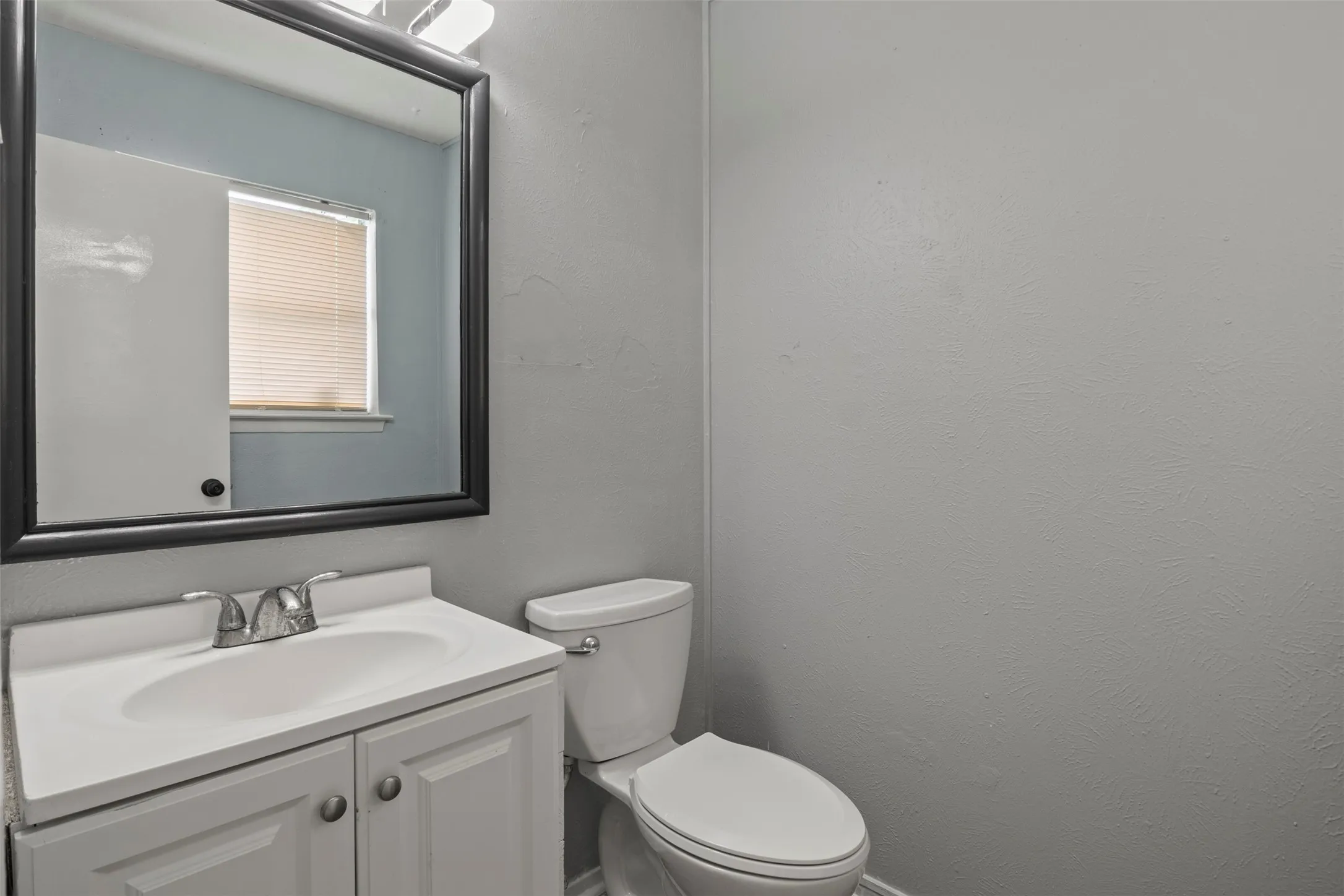 Single Family Residence For Sale in Dallas County , 1410 Clearbrook Street, Lancaster, Texas 75134, 3 Bedroom, 2 Bathroom, 2 Garage spaces, 1,162 Sqft, built in 1973, mls#21314007, Real Estate Agent in Lancaster, Homes For Sale in Dallas county, Homes For Sale in Lancaster, Realtor in Lancaster Texas, Real Estate Brokerage Independent Realty Texas, Luminita Cordes Realtor