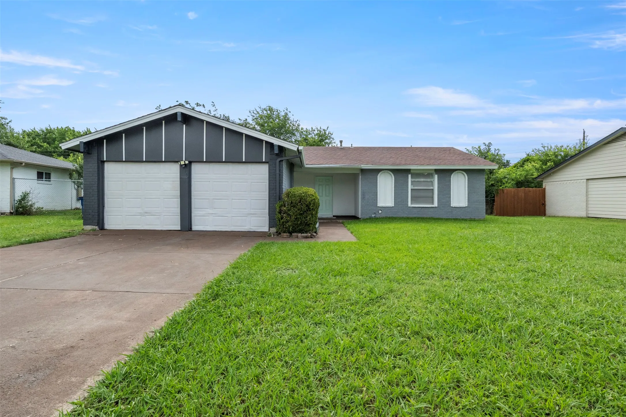 Single Family Residence For Sale in Dallas County , 1410 Clearbrook Street, Lancaster, Texas 75134, 3 Bedroom, 2 Bathroom, 2 Garage spaces, 1,162 Sqft, built in 1973, mls#21314007, Real Estate Agent in Lancaster, Homes For Sale in Dallas county, Homes For Sale in Lancaster, Realtor in Lancaster Texas, Real Estate Brokerage Independent Realty Texas, Luminita Cordes Realtor