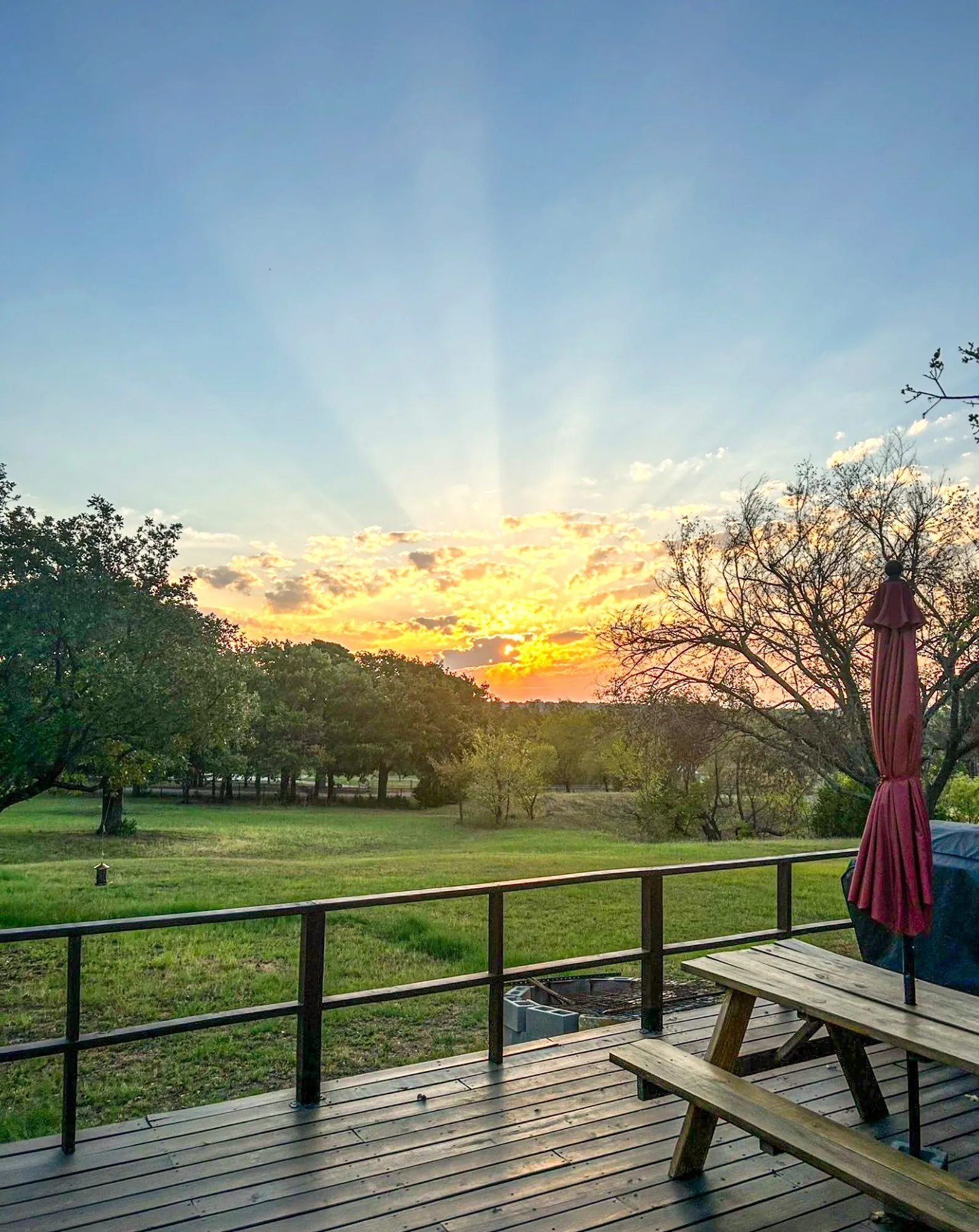 Private expansive deck
