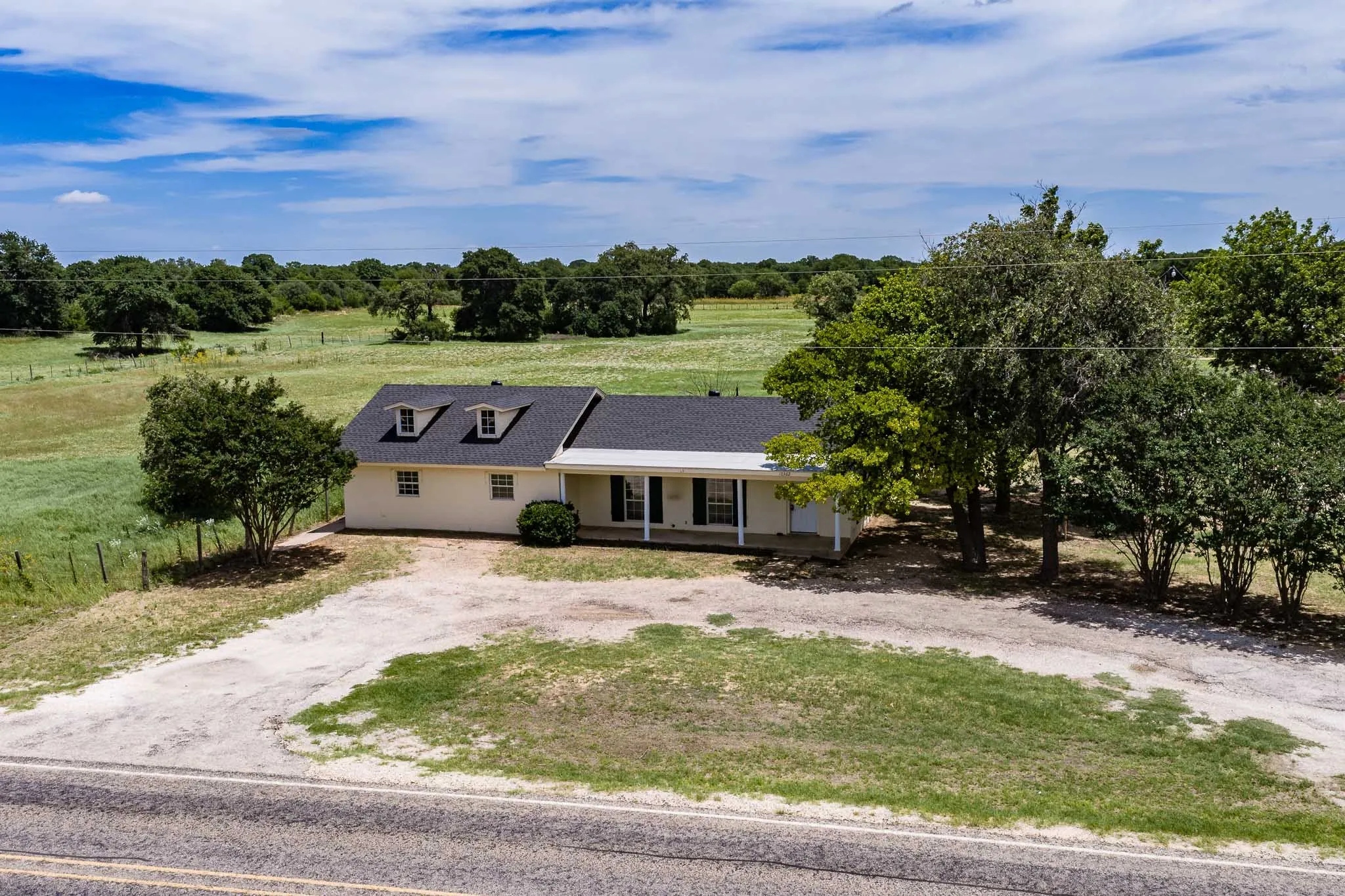 Single Family Residence For Sale in Jones County , 10362 Farm Road 3326, Hawley, Texas 79525, 2 Bedroom, 3 Bathroom, Garage spaces, 1,624 Sqft, built in 1987, mls#21314017, Real Estate Agent in Hawley, Homes For Sale in Jones county, Homes For Sale in Hawley, Realtor in Hawley Texas, Real Estate Brokerage Independent Realty Texas, Luminita Cordes Realtor