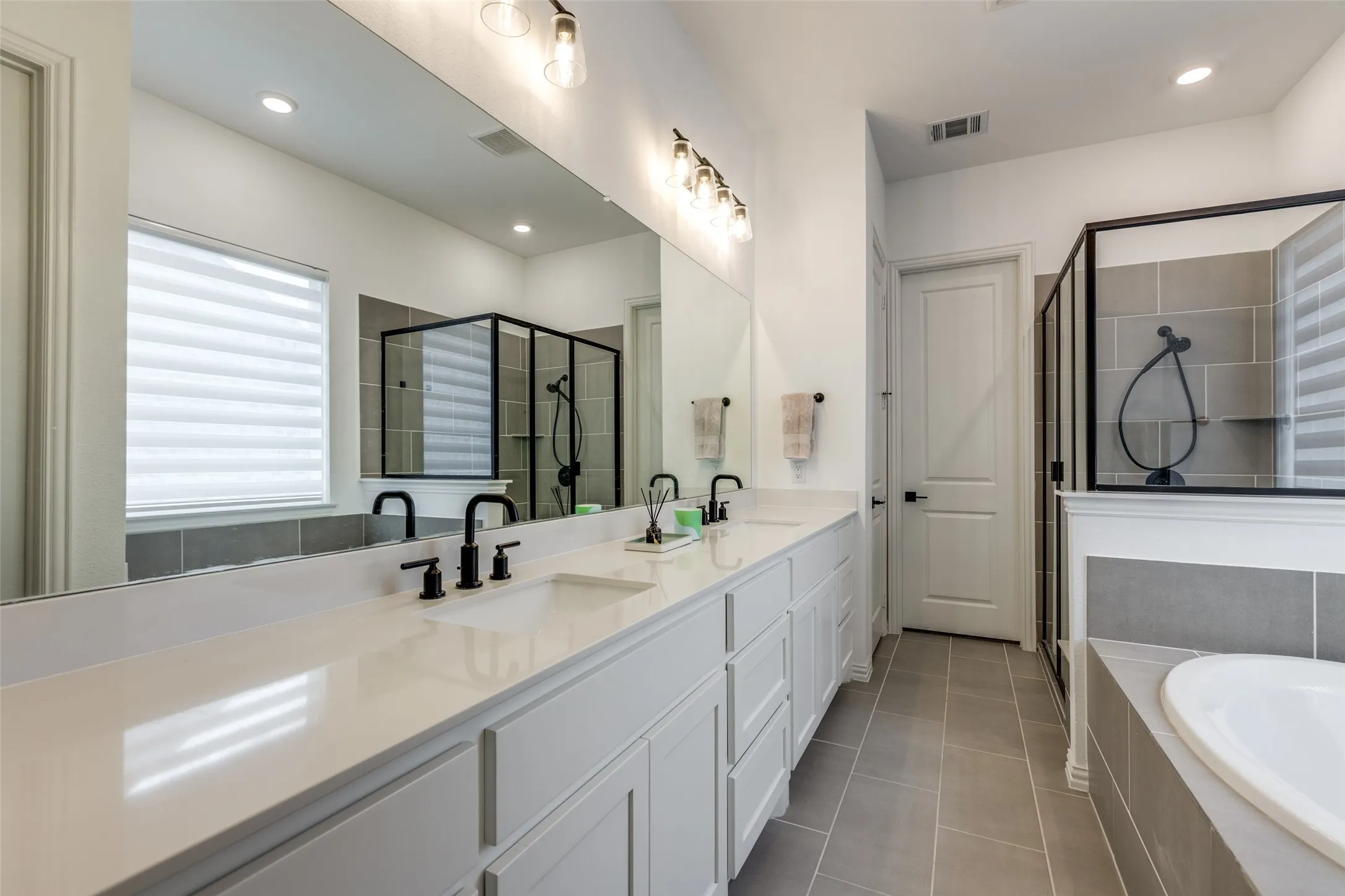 Single Family Residence For Rent in Collin County , 8220 Bethpage Drive, Mc Kinney, Texas 75070, 4 Bedroom, 4 Bathroom, 2 Garage spaces, 3,299 Sqft, built in 2022, mls#21313369, Real Estate Agent in Mc Kinney, Homes For Rent in Collin county, Homes For Rent in Mc Kinney, Realtor in Mc Kinney Texas, Real Estate Brokerage Independent Realty Texas, Luminita Cordes Realtor