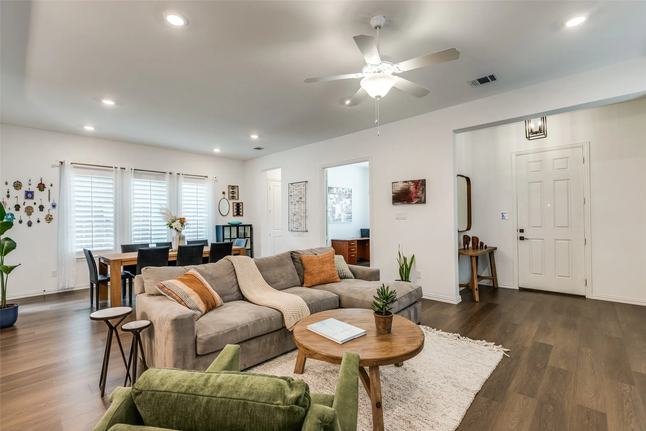 Single Family Residence For Rent in Collin County , 8220 Bethpage Drive, Mc Kinney, Texas 75070, 4 Bedroom, 4 Bathroom, 2 Garage spaces, 3,299 Sqft, built in 2022, mls#21313369, Real Estate Agent in Mc Kinney, Homes For Rent in Collin county, Homes For Rent in Mc Kinney, Realtor in Mc Kinney Texas, Real Estate Brokerage Independent Realty Texas, Luminita Cordes Realtor