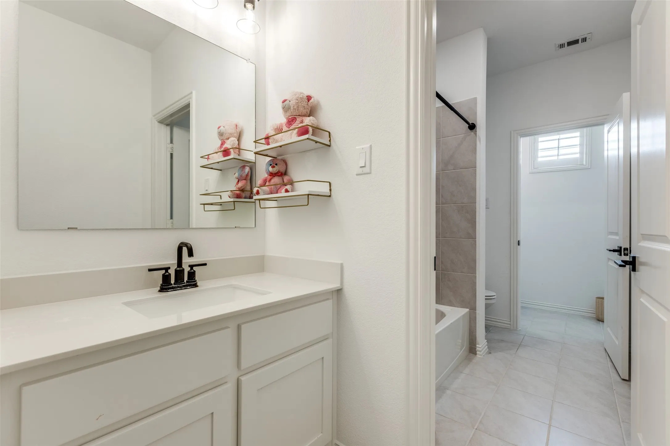 Single Family Residence For Rent in Collin County , 8220 Bethpage Drive, Mc Kinney, Texas 75070, 4 Bedroom, 4 Bathroom, 2 Garage spaces, 3,299 Sqft, built in 2022, mls#21313369, Real Estate Agent in Mc Kinney, Homes For Rent in Collin county, Homes For Rent in Mc Kinney, Realtor in Mc Kinney Texas, Real Estate Brokerage Independent Realty Texas, Luminita Cordes Realtor