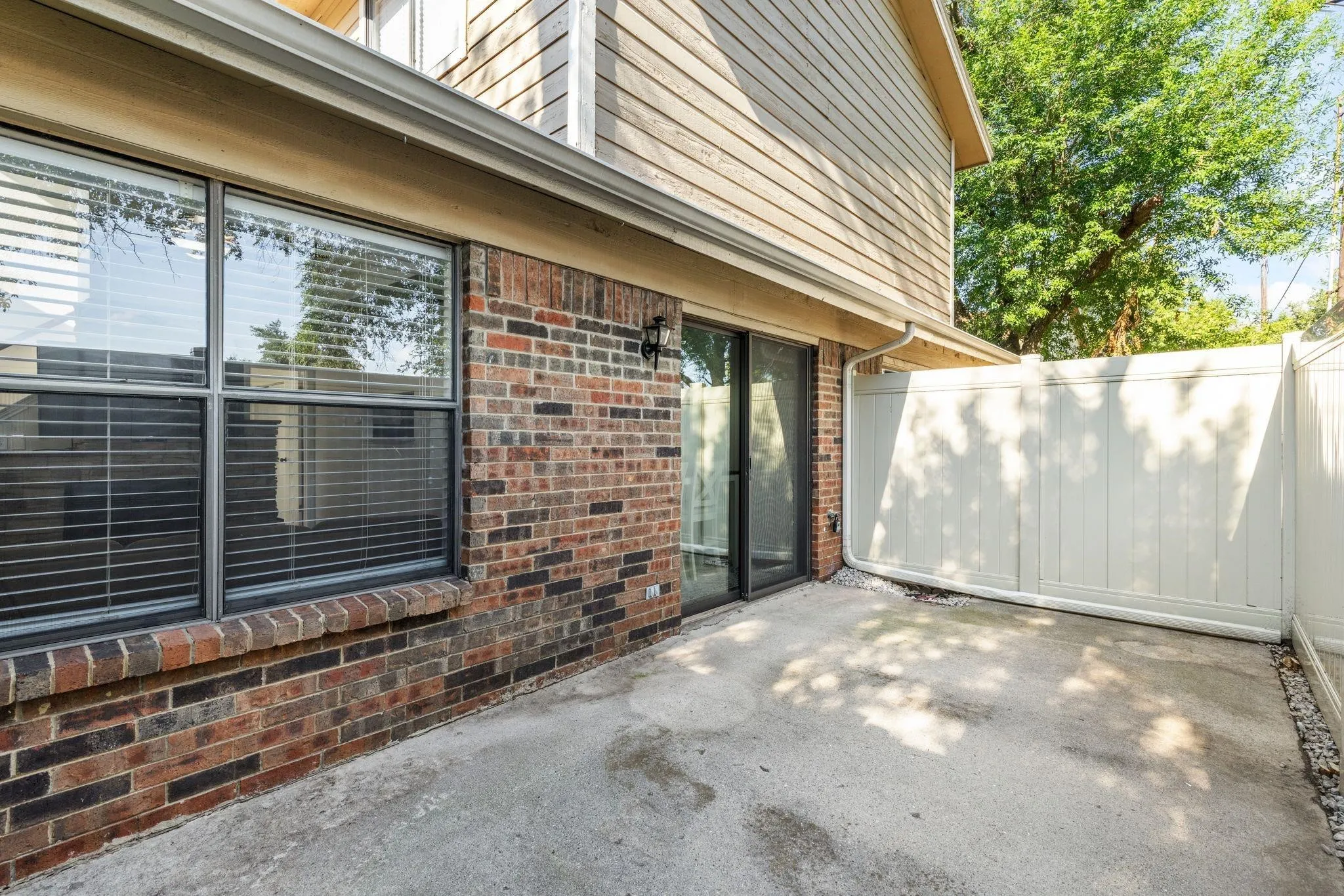 Condominium For Sale in Dallas County , 2240 Tarpley Road 484, Carrollton, Texas 75006, 3 Bedroom, 2 Bathroom, Garage spaces, 1,083 Sqft, built in 1982, mls#21313874, Real Estate Agent in Carrollton, Homes For Sale in Dallas county, Homes For Sale in Carrollton, Realtor in Carrollton Texas, Real Estate Brokerage Independent Realty Texas, Luminita Cordes Realtor