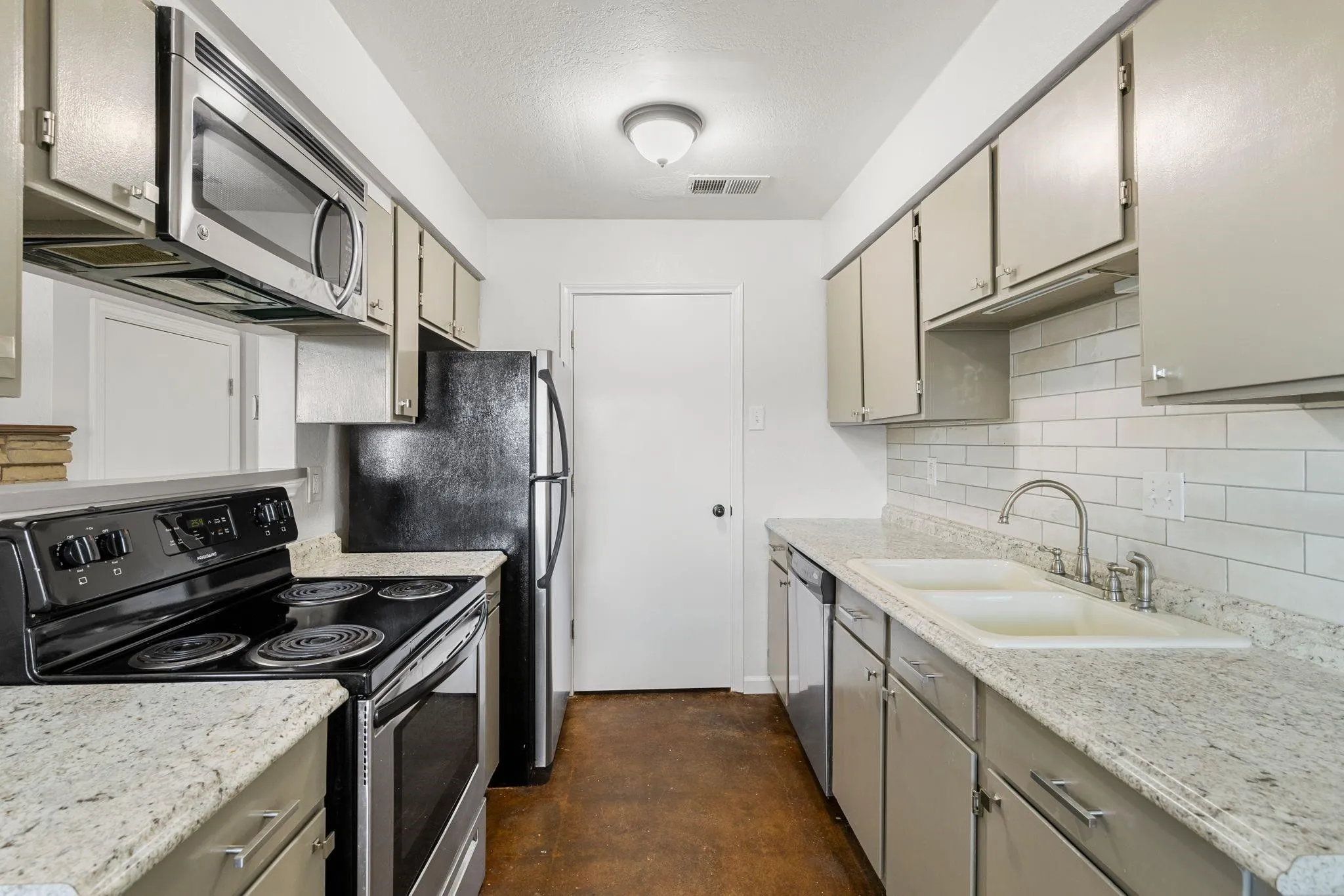 Condominium For Sale in Dallas County , 2240 Tarpley Road 484, Carrollton, Texas 75006, 3 Bedroom, 2 Bathroom, Garage spaces, 1,083 Sqft, built in 1982, mls#21313874, Real Estate Agent in Carrollton, Homes For Sale in Dallas county, Homes For Sale in Carrollton, Realtor in Carrollton Texas, Real Estate Brokerage Independent Realty Texas, Luminita Cordes Realtor