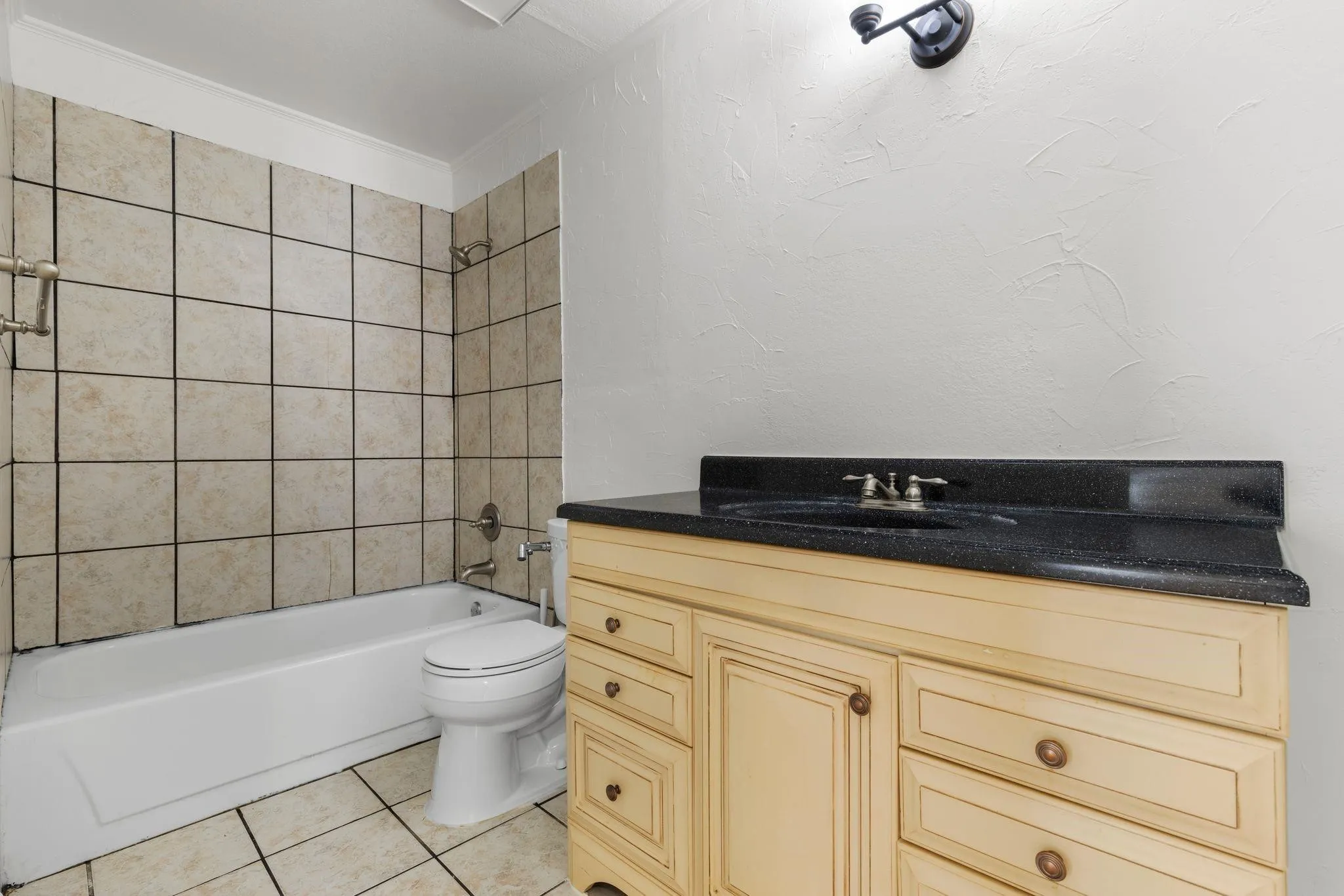 Condominium For Sale in Dallas County , 2240 Tarpley Road 484, Carrollton, Texas 75006, 3 Bedroom, 2 Bathroom, Garage spaces, 1,083 Sqft, built in 1982, mls#21313874, Real Estate Agent in Carrollton, Homes For Sale in Dallas county, Homes For Sale in Carrollton, Realtor in Carrollton Texas, Real Estate Brokerage Independent Realty Texas, Luminita Cordes Realtor