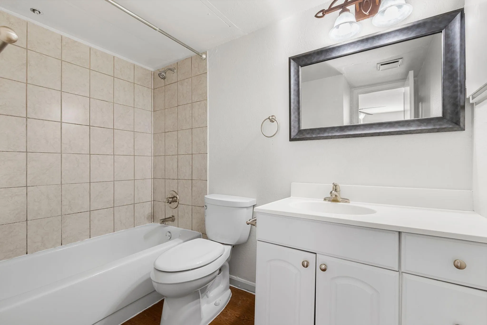 Condominium For Sale in Dallas County , 2240 Tarpley Road 484, Carrollton, Texas 75006, 3 Bedroom, 2 Bathroom, Garage spaces, 1,083 Sqft, built in 1982, mls#21313874, Real Estate Agent in Carrollton, Homes For Sale in Dallas county, Homes For Sale in Carrollton, Realtor in Carrollton Texas, Real Estate Brokerage Independent Realty Texas, Luminita Cordes Realtor