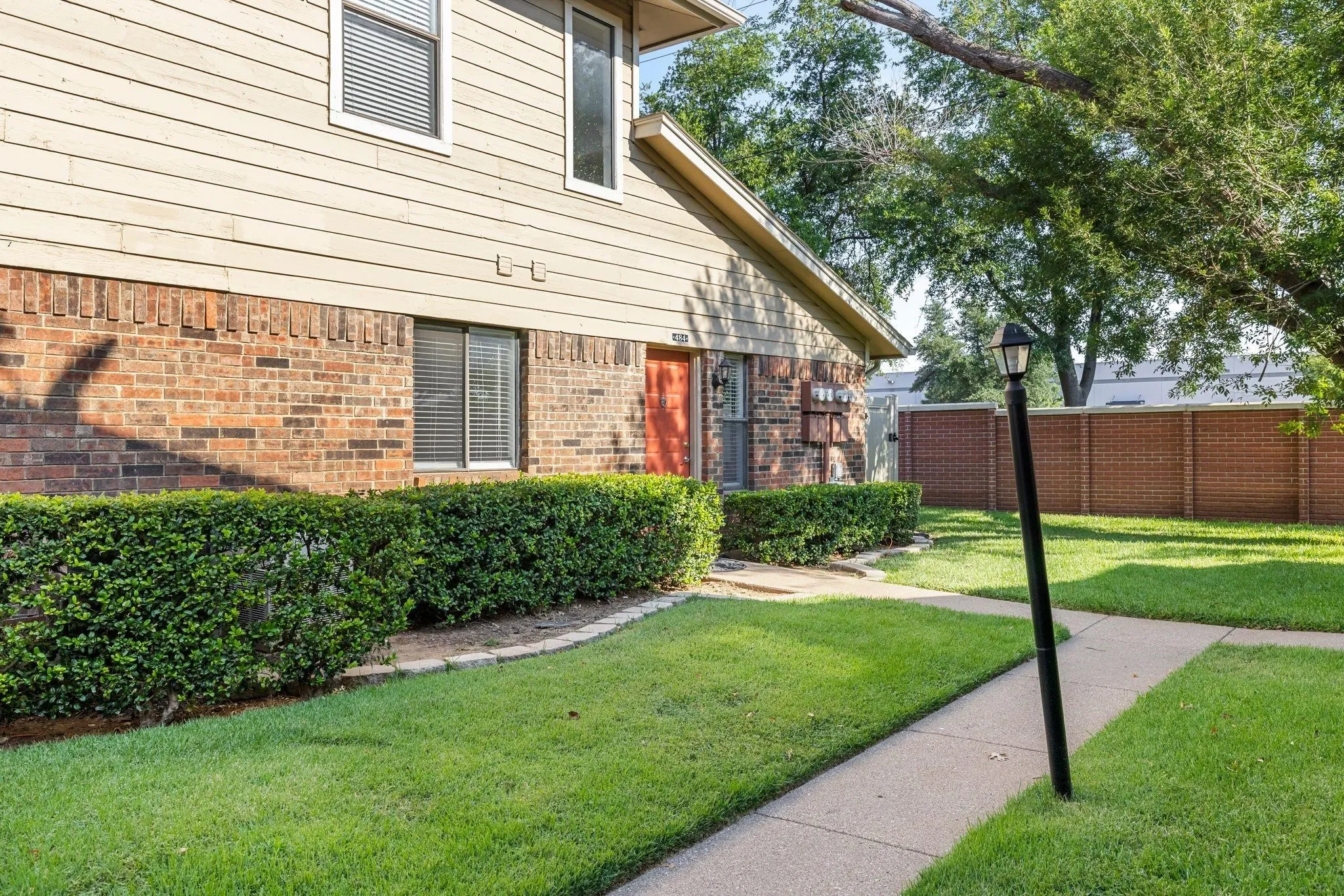 Condominium For Sale in Dallas County , 2240 Tarpley Road 484, Carrollton, Texas 75006, 3 Bedroom, 2 Bathroom, Garage spaces, 1,083 Sqft, built in 1982, mls#21313874, Real Estate Agent in Carrollton, Homes For Sale in Dallas county, Homes For Sale in Carrollton, Realtor in Carrollton Texas, Real Estate Brokerage Independent Realty Texas, Luminita Cordes Realtor