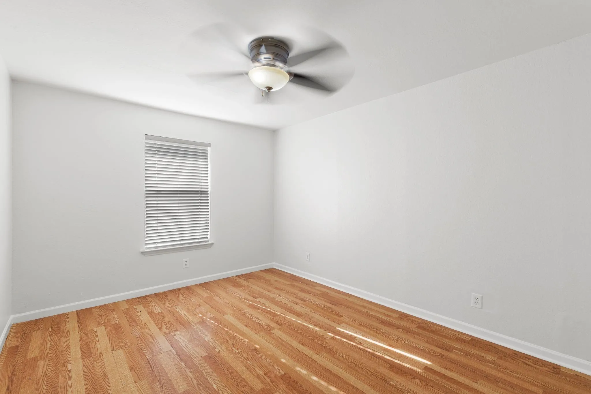 Condominium For Sale in Dallas County , 2240 Tarpley Road 484, Carrollton, Texas 75006, 3 Bedroom, 2 Bathroom, Garage spaces, 1,083 Sqft, built in 1982, mls#21313874, Real Estate Agent in Carrollton, Homes For Sale in Dallas county, Homes For Sale in Carrollton, Realtor in Carrollton Texas, Real Estate Brokerage Independent Realty Texas, Luminita Cordes Realtor