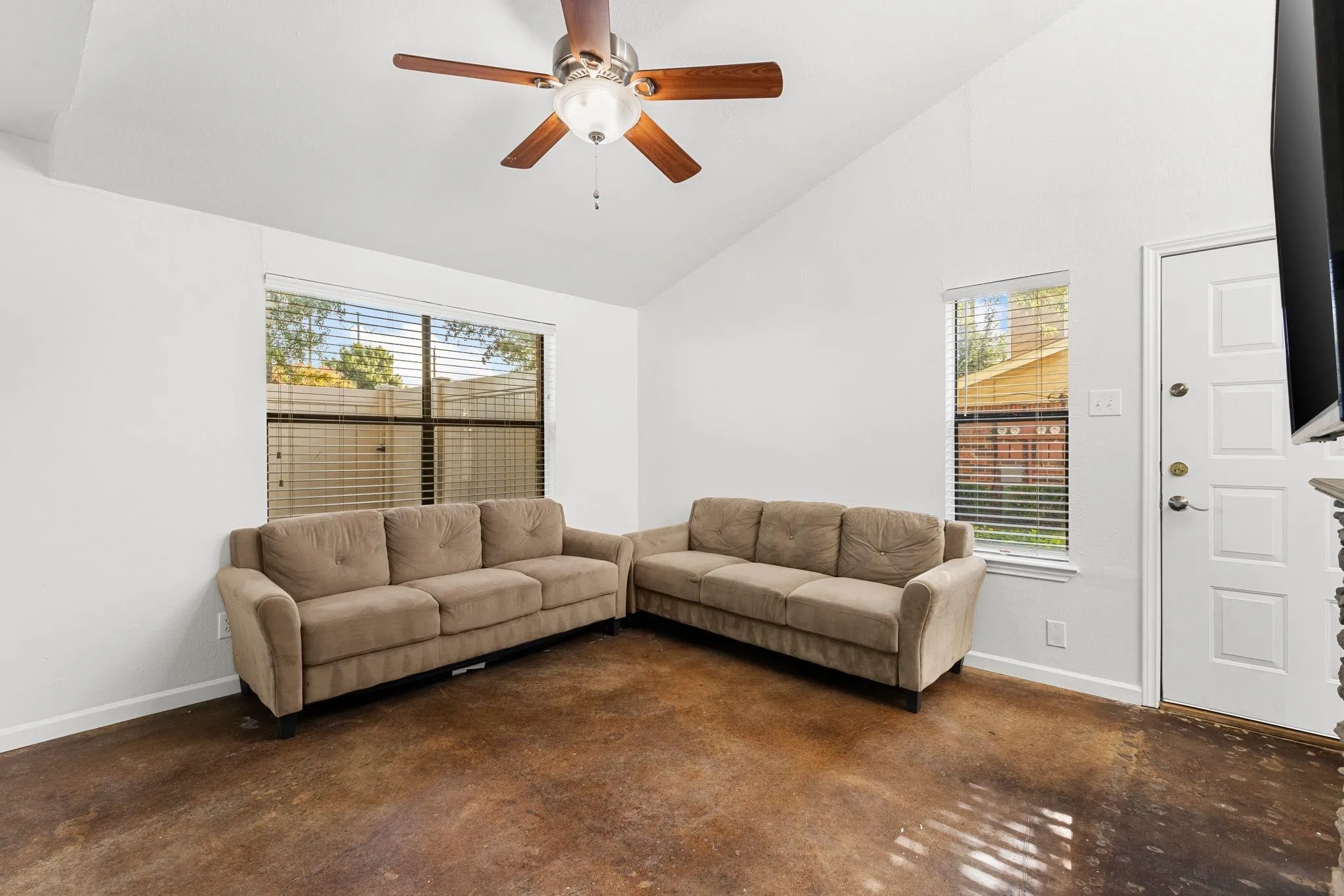 Condominium For Sale in Dallas County , 2240 Tarpley Road 484, Carrollton, Texas 75006, 3 Bedroom, 2 Bathroom, Garage spaces, 1,083 Sqft, built in 1982, mls#21313874, Real Estate Agent in Carrollton, Homes For Sale in Dallas county, Homes For Sale in Carrollton, Realtor in Carrollton Texas, Real Estate Brokerage Independent Realty Texas, Luminita Cordes Realtor