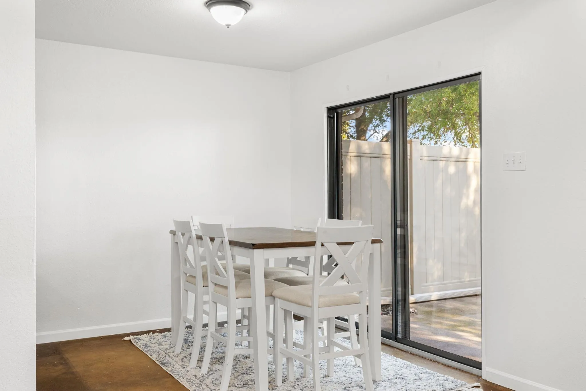 Condominium For Sale in Dallas County , 2240 Tarpley Road 484, Carrollton, Texas 75006, 3 Bedroom, 2 Bathroom, Garage spaces, 1,083 Sqft, built in 1982, mls#21313874, Real Estate Agent in Carrollton, Homes For Sale in Dallas county, Homes For Sale in Carrollton, Realtor in Carrollton Texas, Real Estate Brokerage Independent Realty Texas, Luminita Cordes Realtor